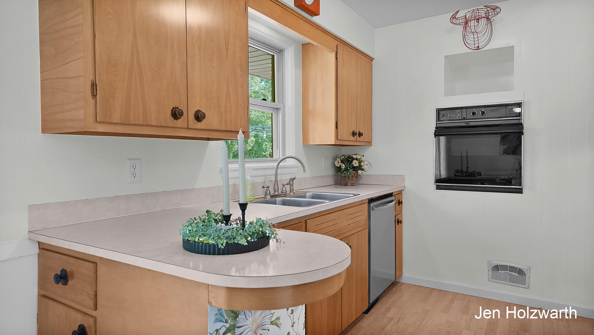 725 Parkway Drive NE Grand Rapids MI 49525