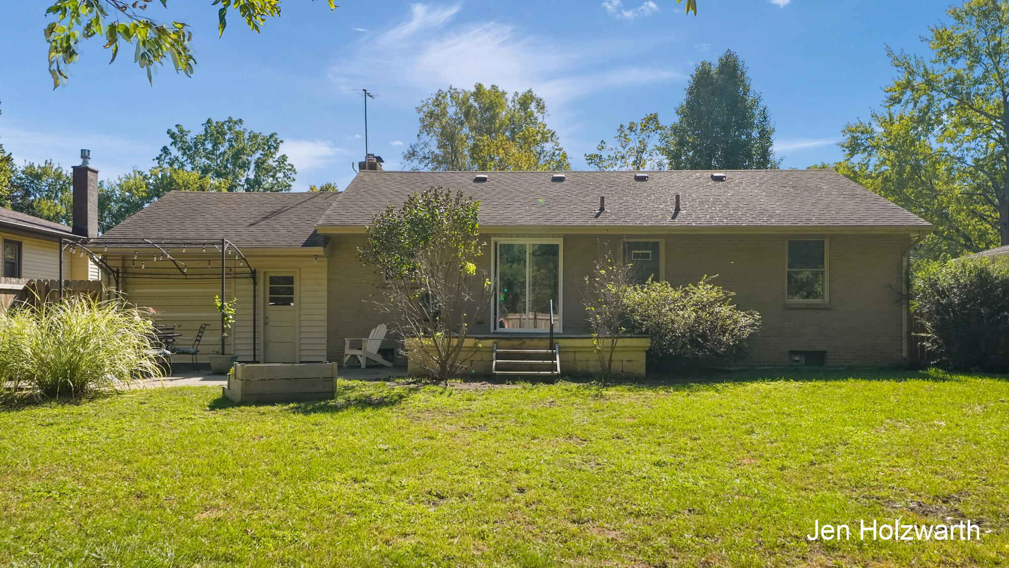 725 Parkway Drive NE Grand Rapids MI 49525