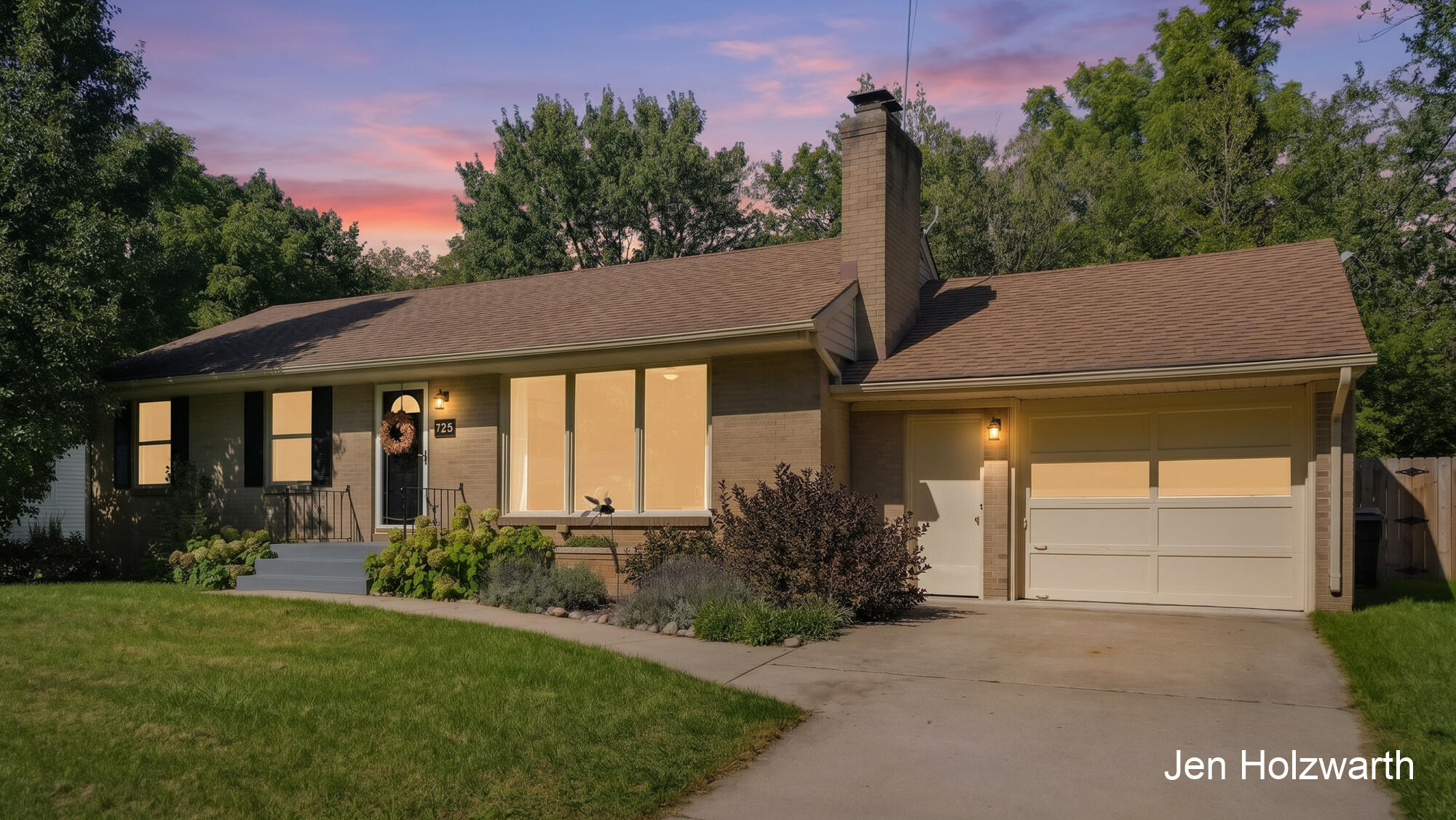 725 Parkway Drive NE Grand Rapids MI 49525