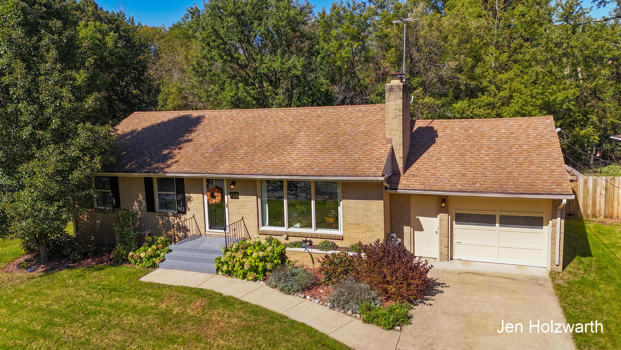 725 Parkway Drive NE Grand Rapids MI 49525
