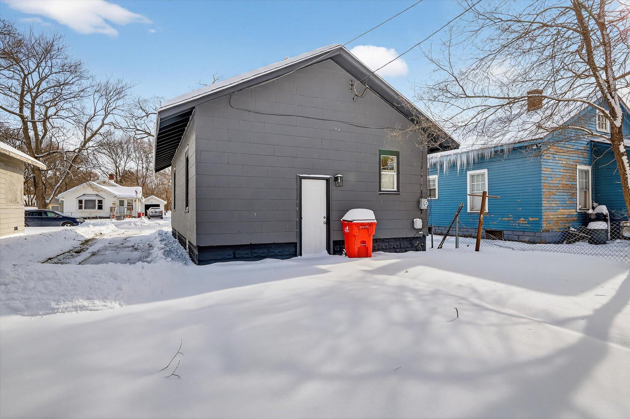 1064 Ogden Avenue Benton Harbor MI 49022