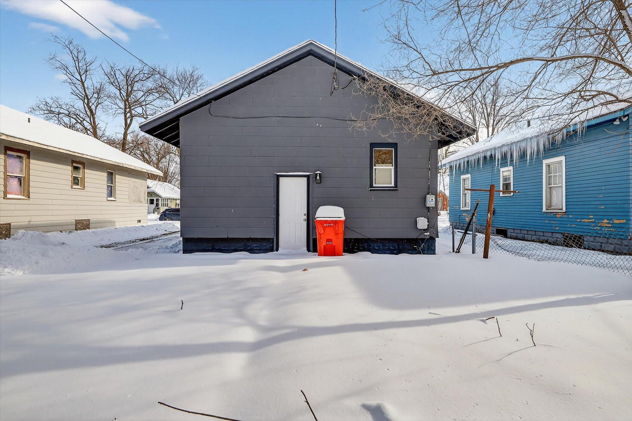 1064 Ogden Avenue Benton Harbor MI 49022