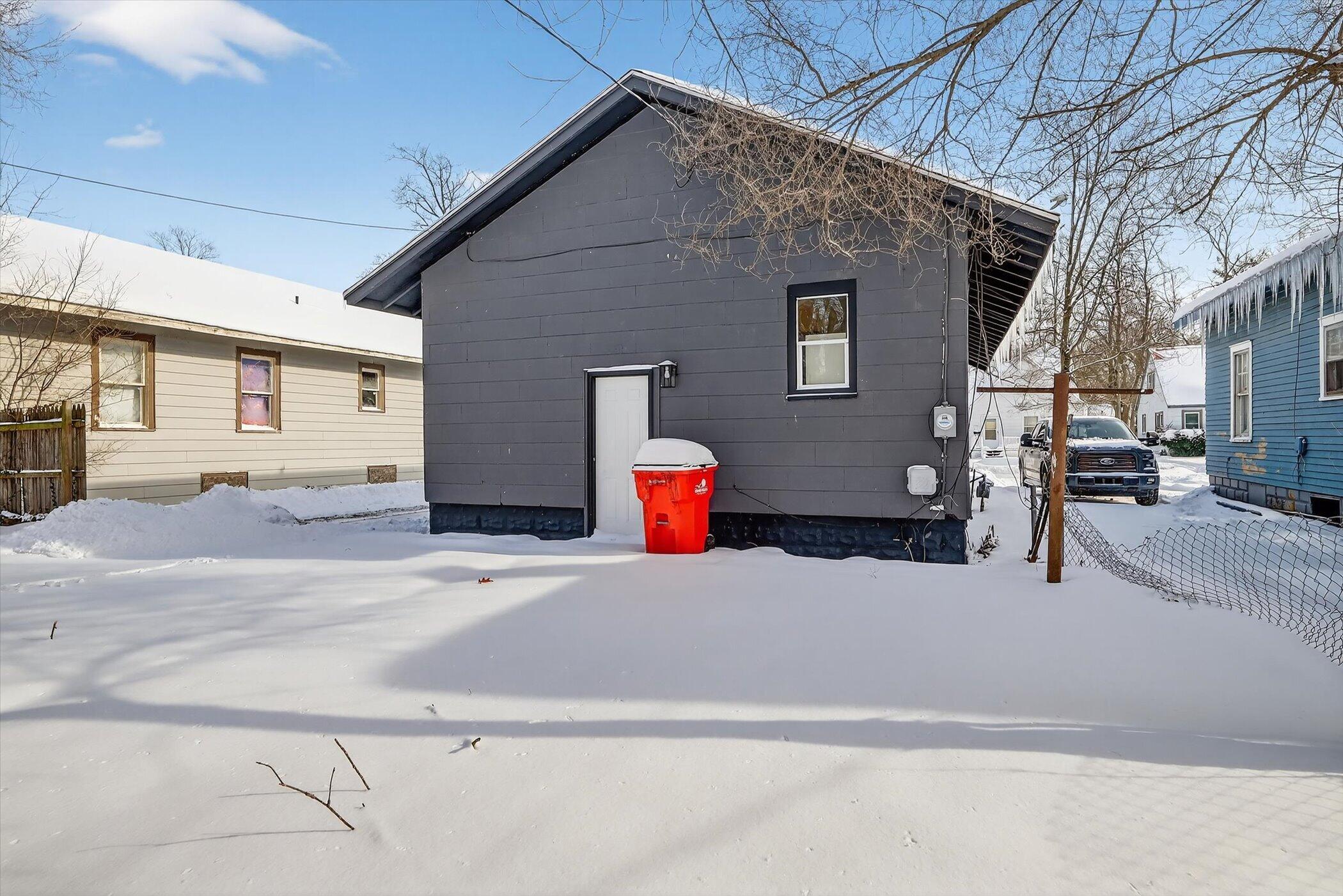 1064 Ogden Avenue Benton Harbor MI 49022