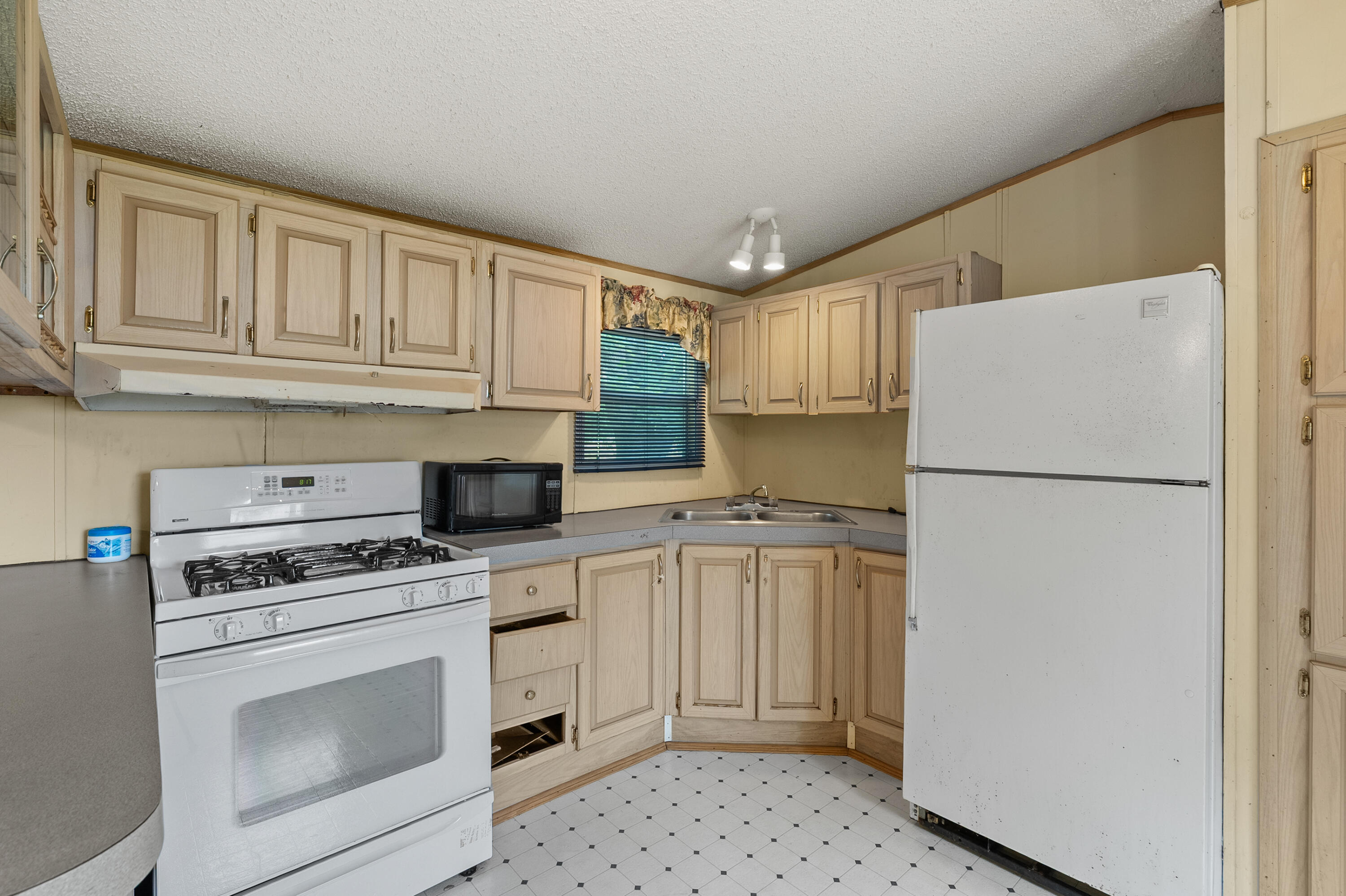 47528 84th Avenue Decatur MI 49045
