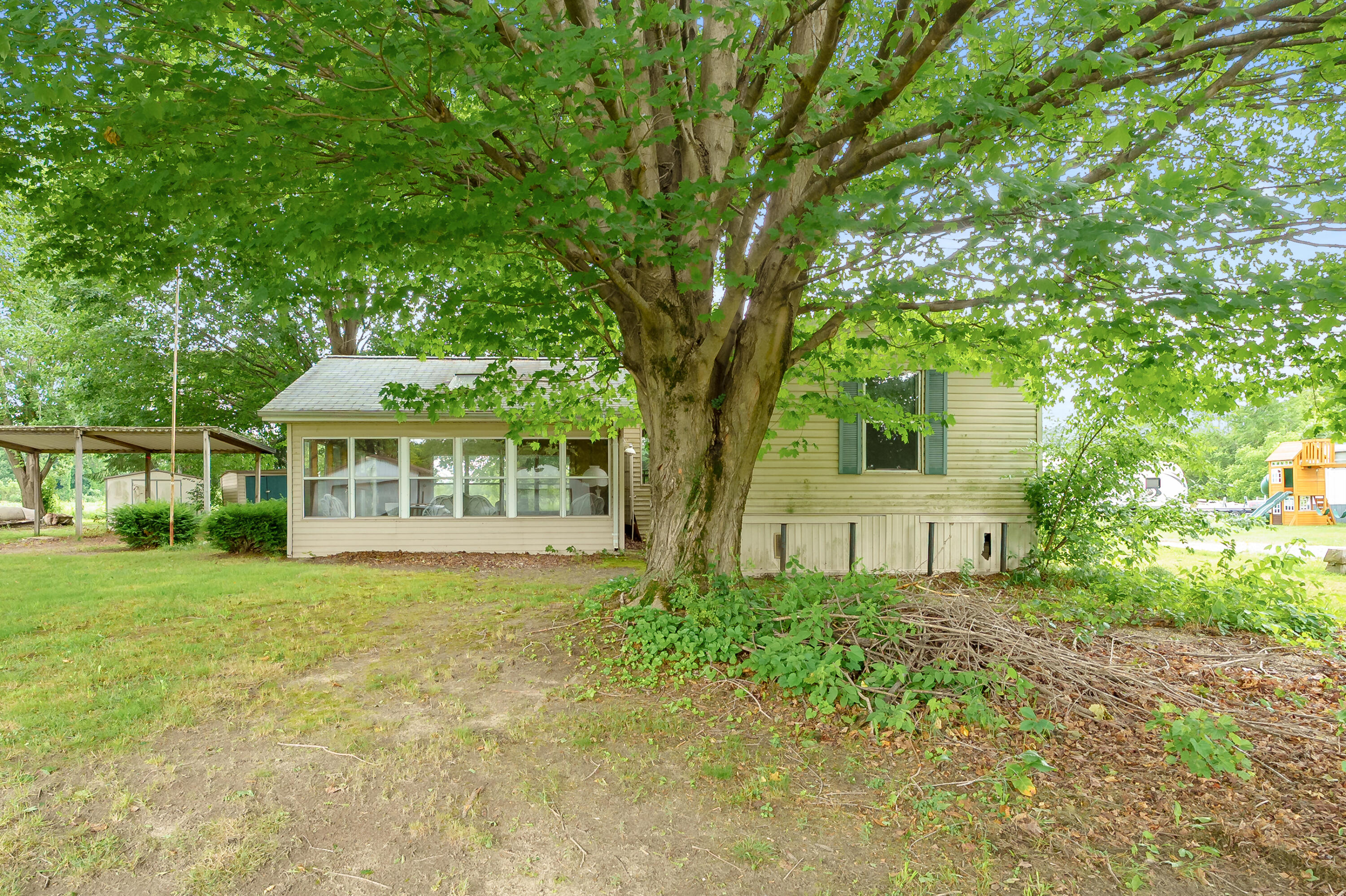 47528 84th Avenue Decatur MI 49045