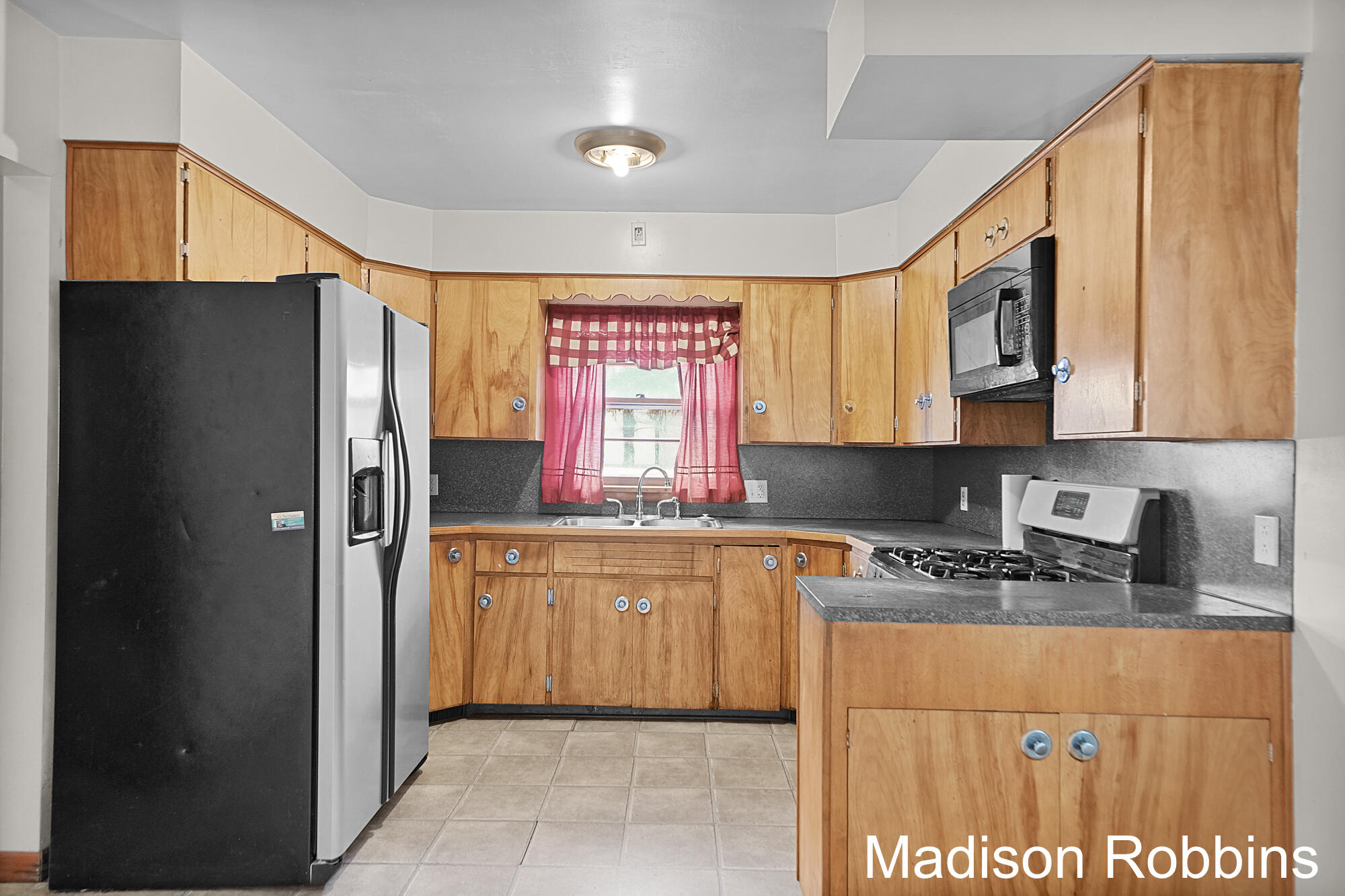 966 Roberts Street Muskegon MI 49442