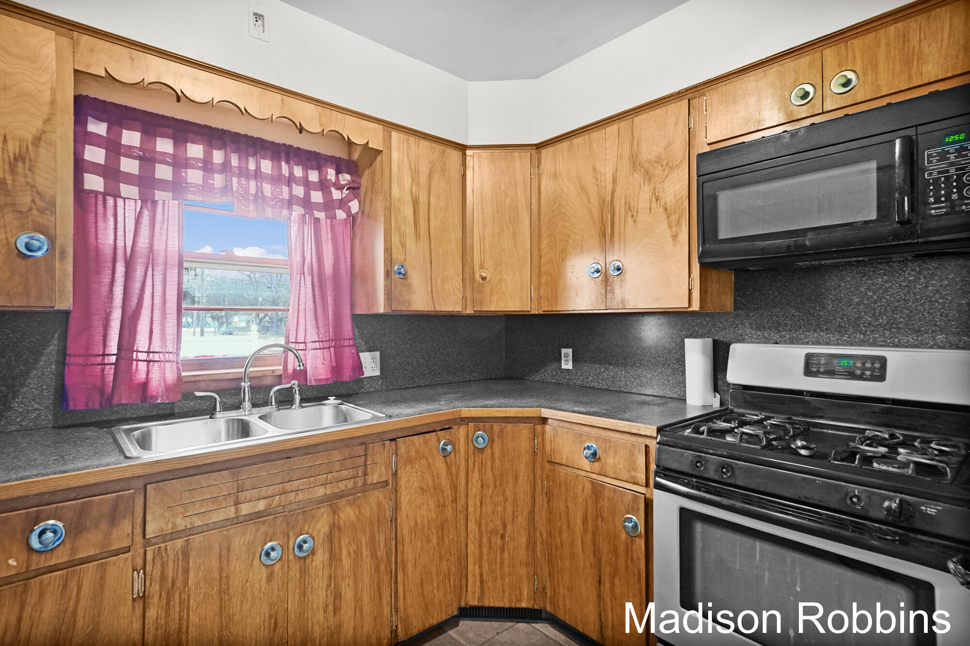 966 Roberts Street Muskegon MI 49442