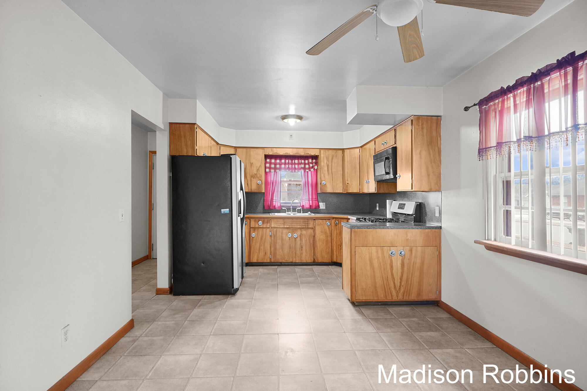 966 Roberts Street Muskegon MI 49442