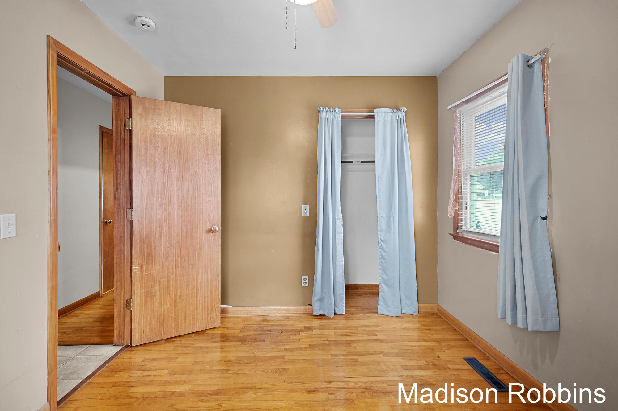 966 Roberts Street Muskegon MI 49442