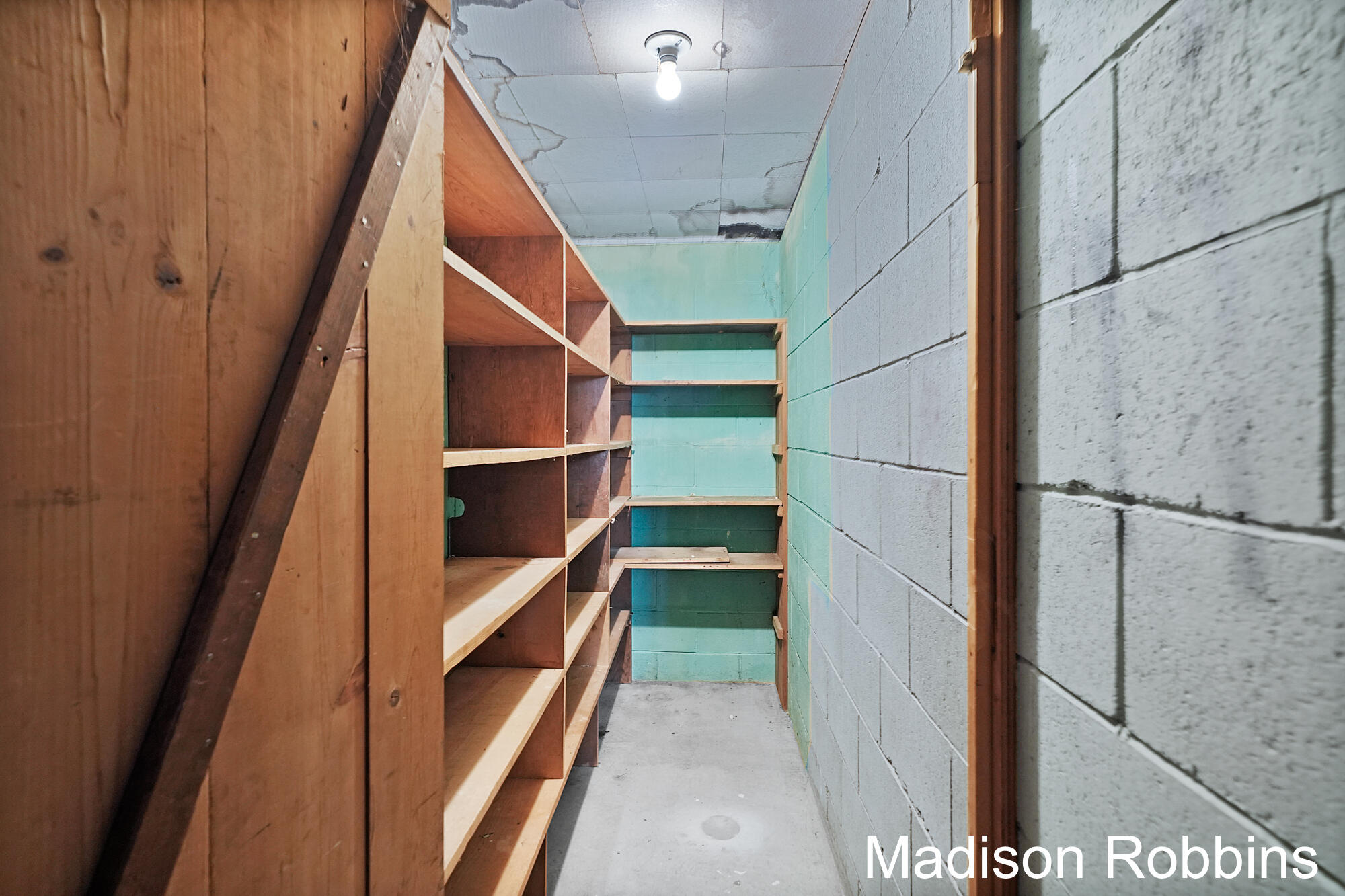 966 Roberts Street Muskegon MI 49442