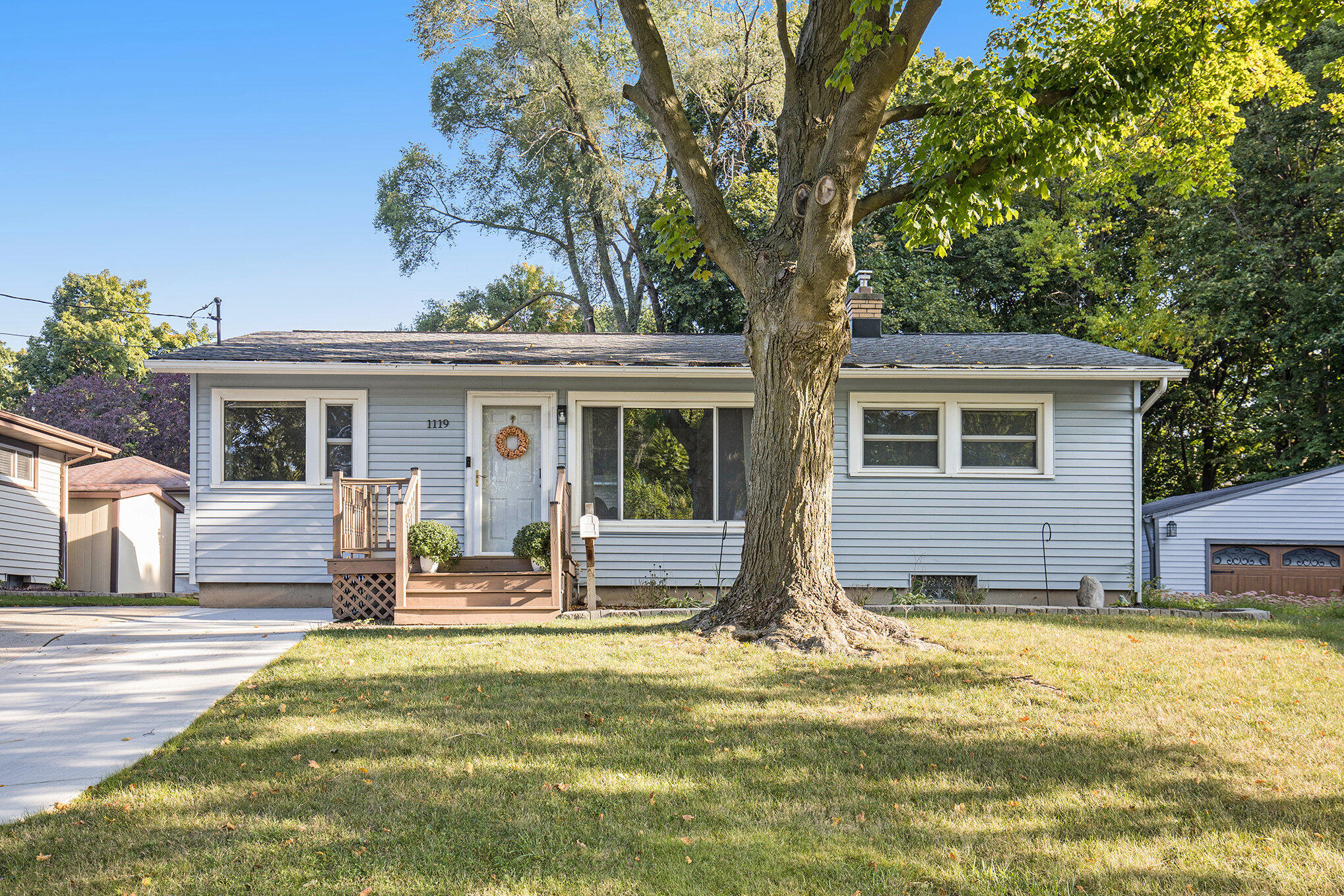 1119 Kentwood Drive NE Grand Rapids MI 49505