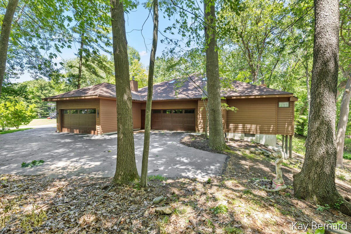 1860 Beard Drive SE Grand Rapids MI 49546