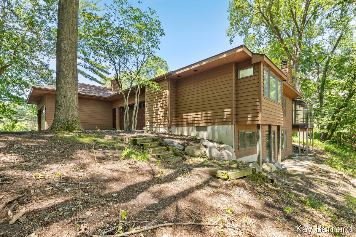 1860 Beard Drive SE Grand Rapids MI 49546
