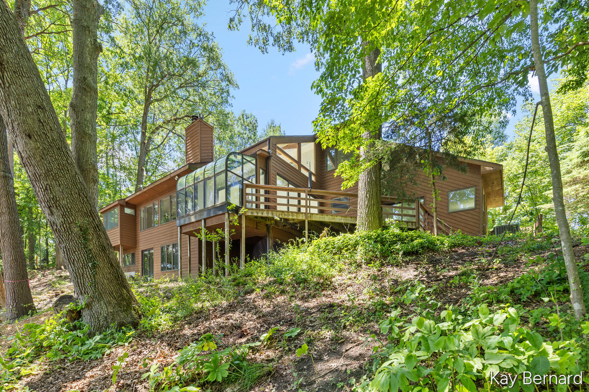 1860 Beard Drive SE Grand Rapids MI 49546