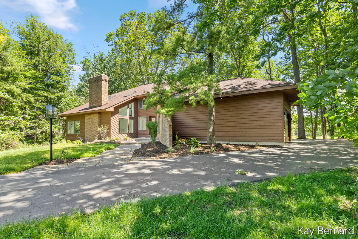 1860 Beard Drive SE Grand Rapids MI 49546