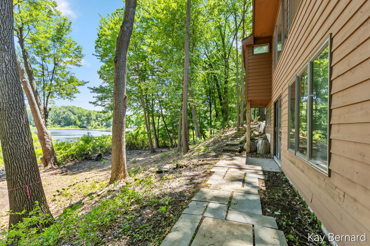 1860 Beard Drive SE Grand Rapids MI 49546