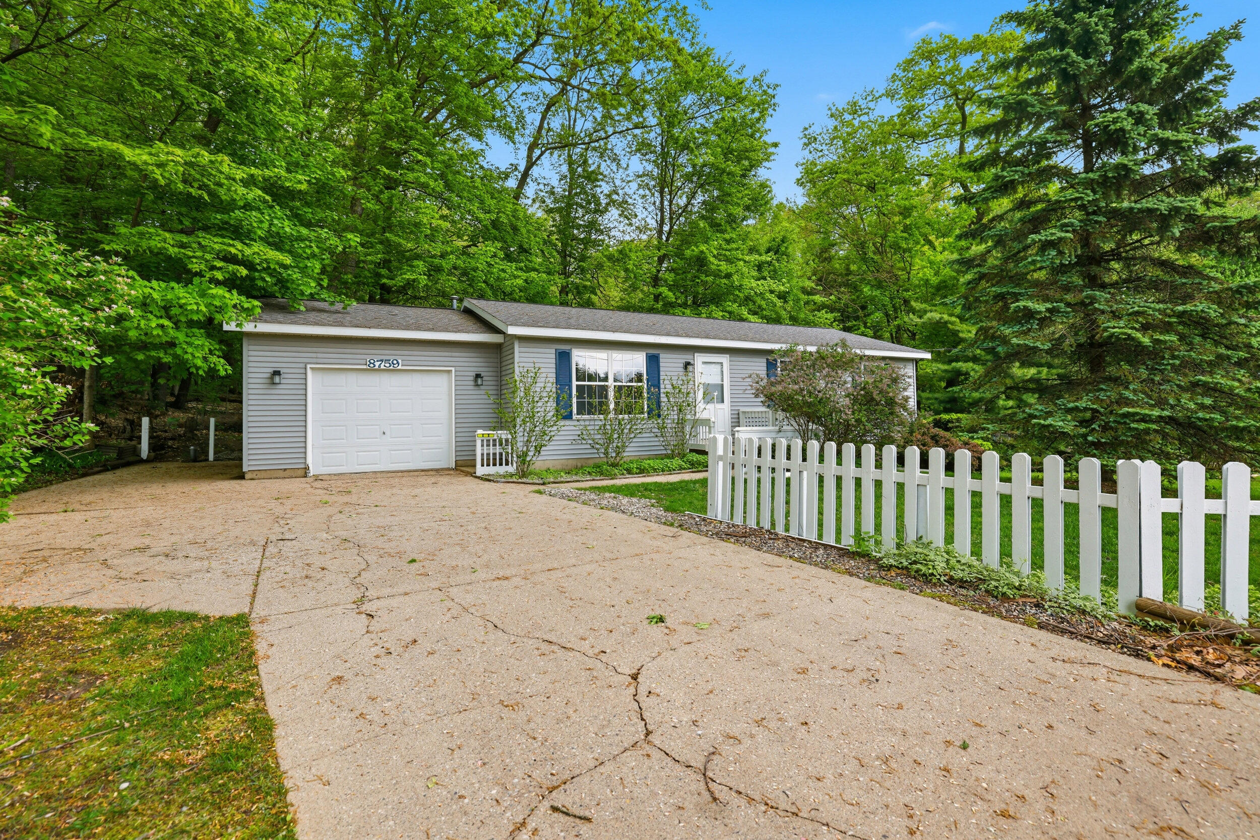 8759 Brower Lake Drive NE Rockford MI 49341