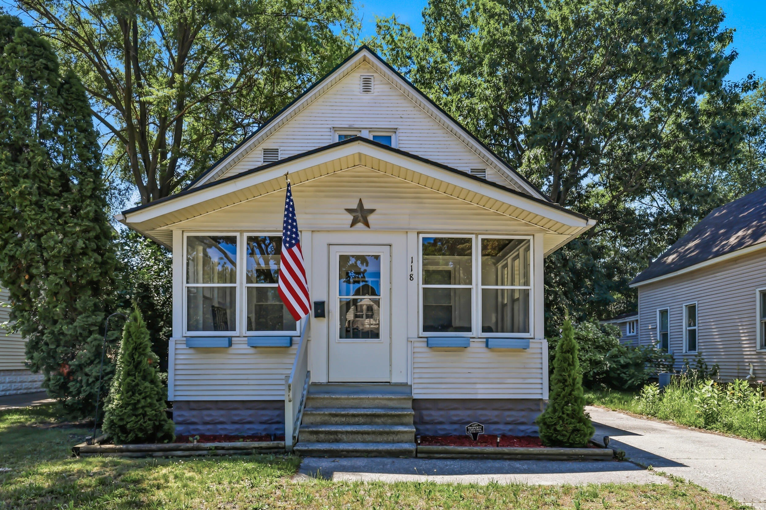 118 W 18th Street Holland MI 49423