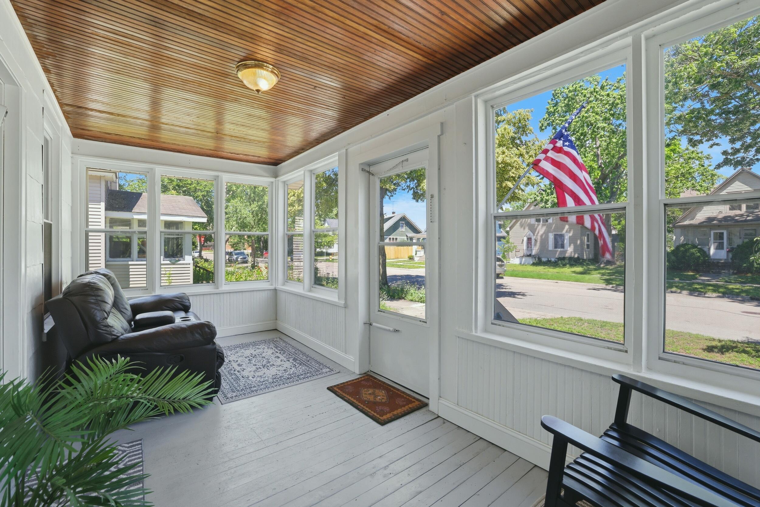 118 W 18th Street Holland MI 49423