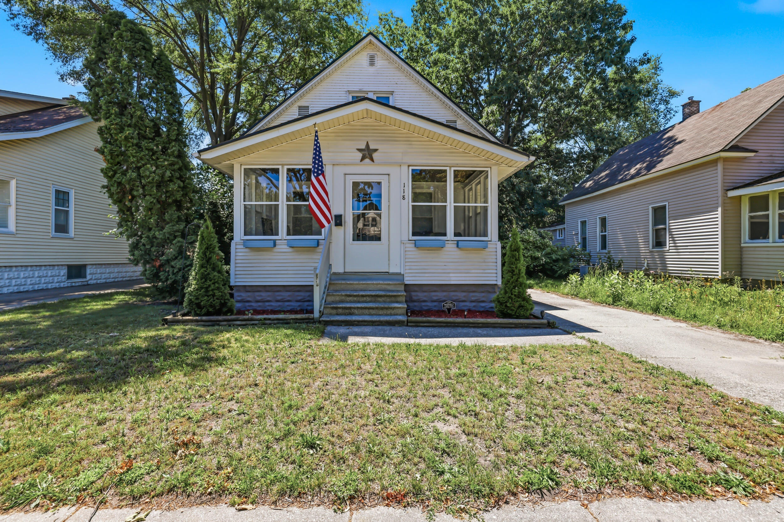 118 W 18th Street Holland MI 49423