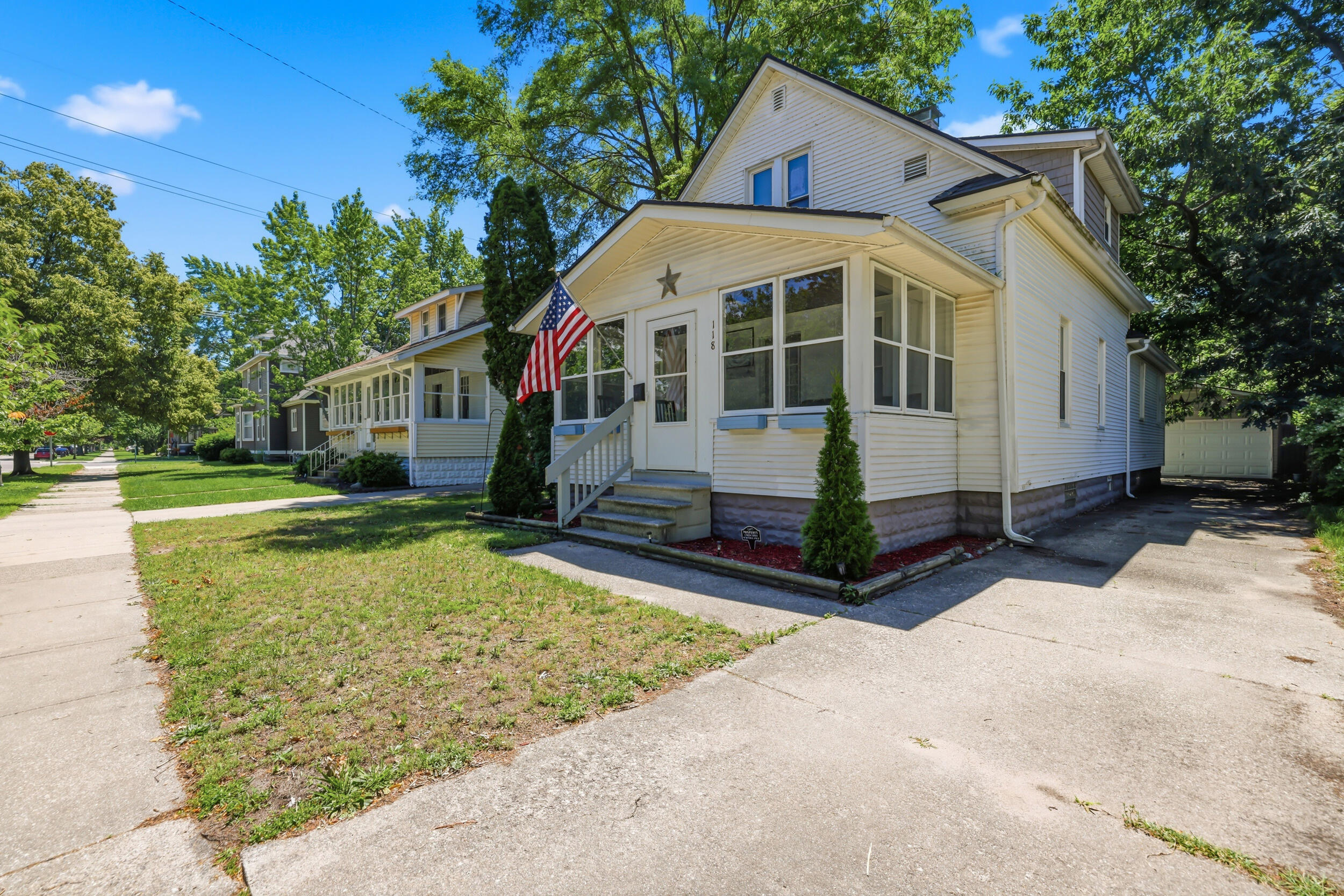 118 W 18th Street Holland MI 49423