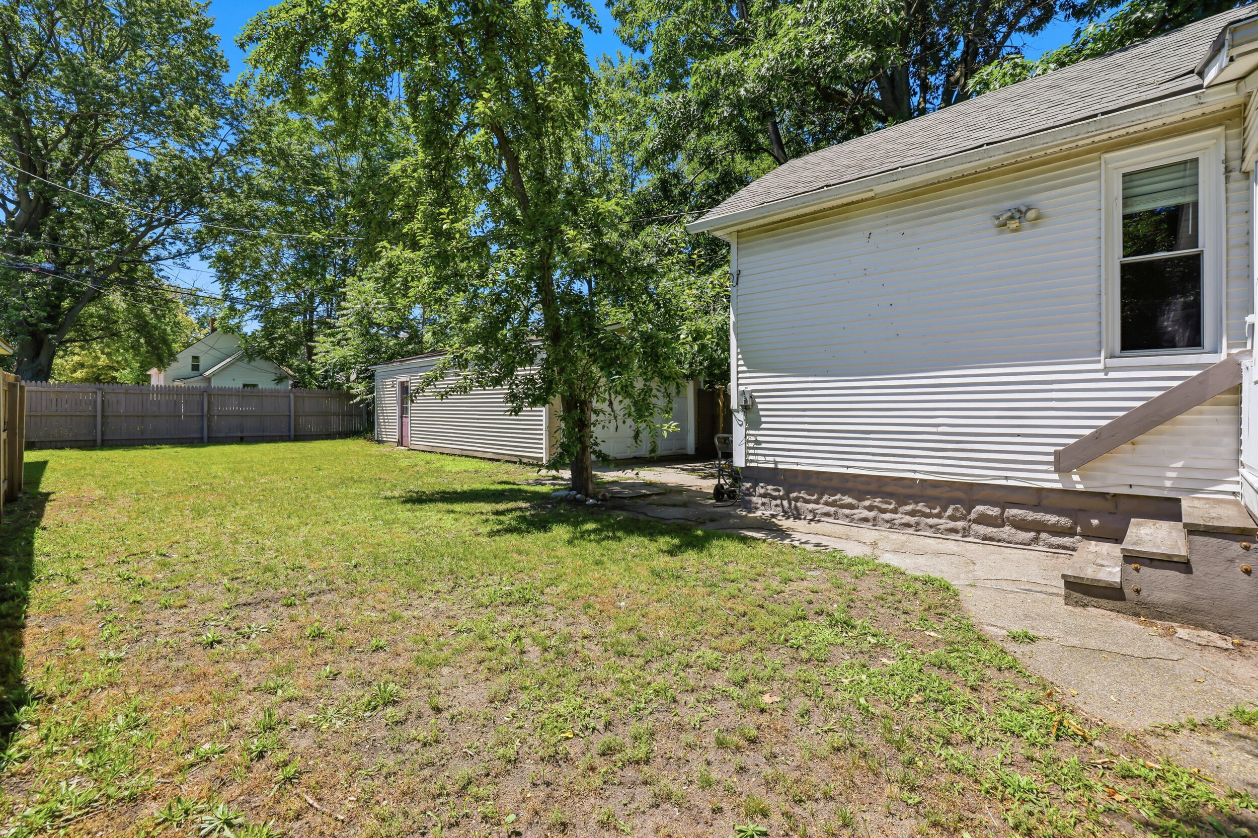 118 W 18th Street Holland MI 49423