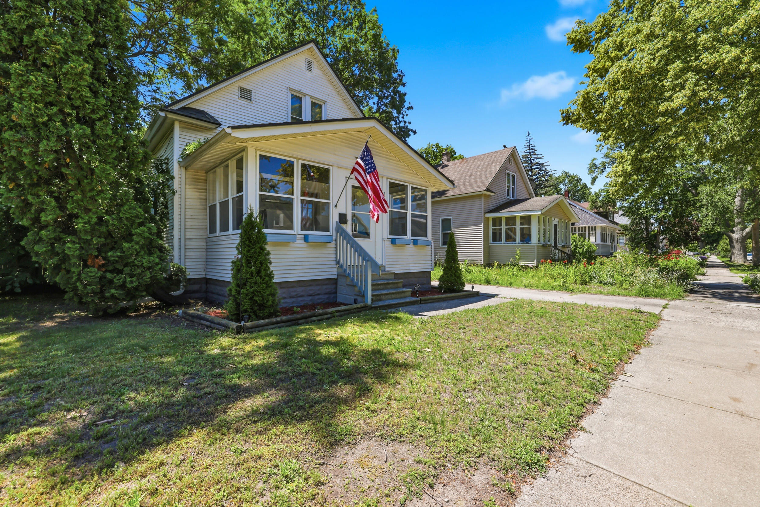 118 W 18th Street Holland MI 49423