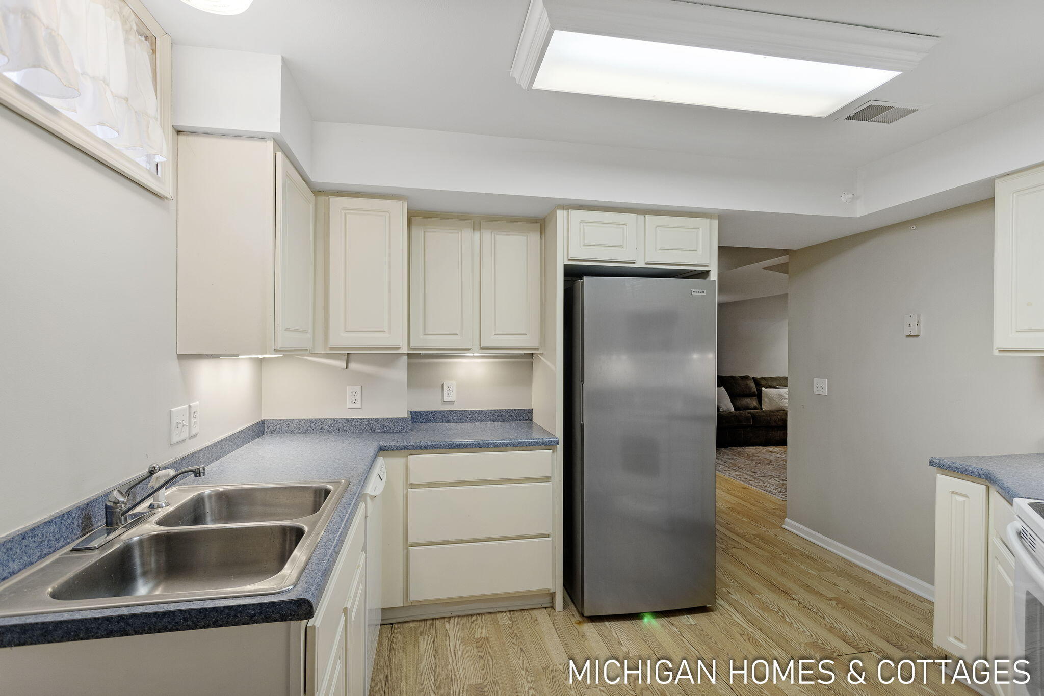 1661 68th Street Fennville MI 49408