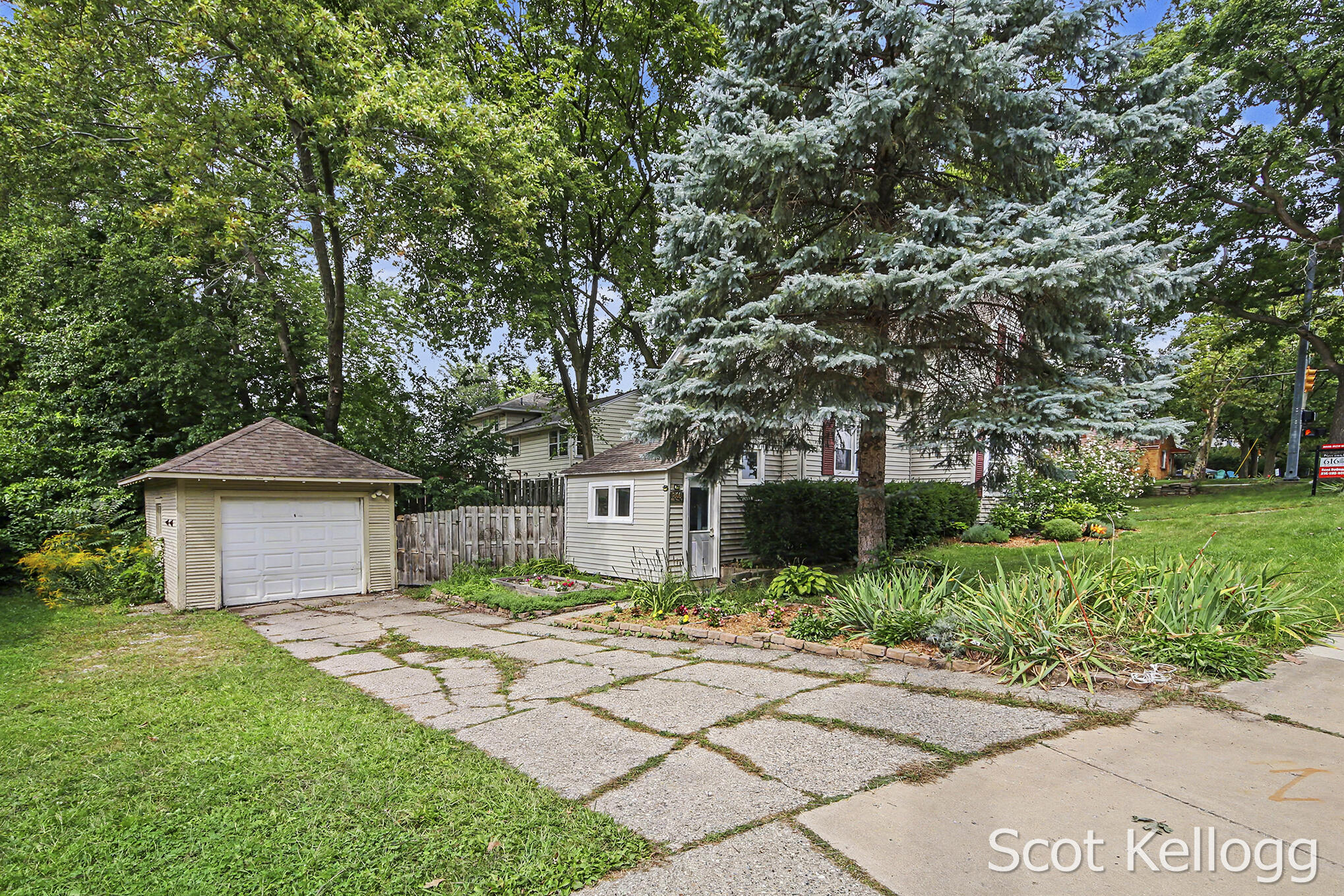 1800 Boston Street SE Grand Rapids MI 49506