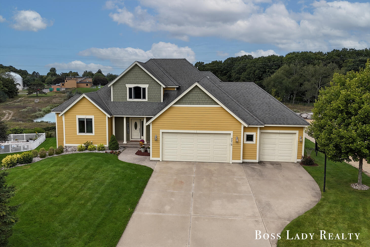 2213 N Bristol Street Holland MI 49424