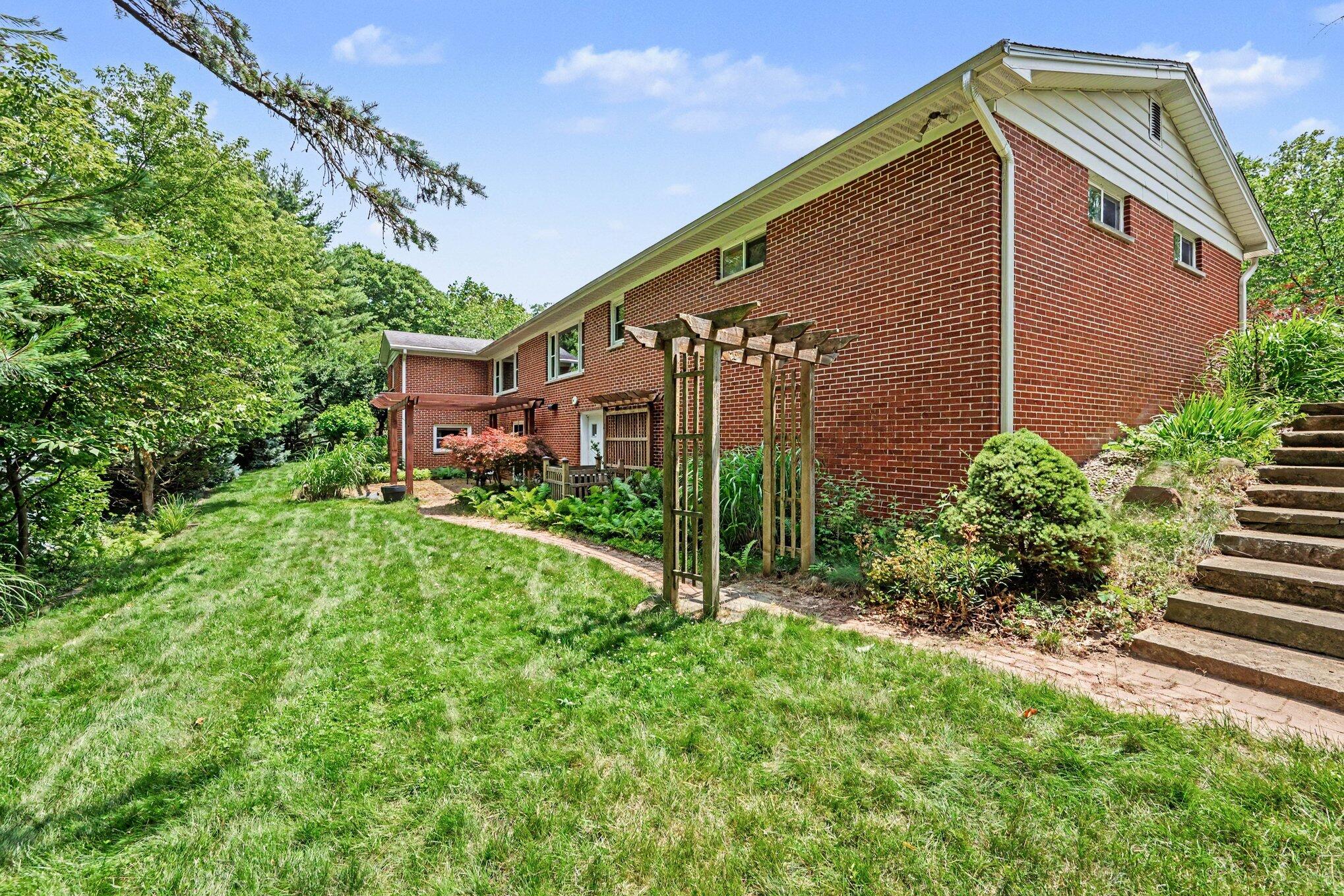 2023 Aberdeen Drive Kalamazoo MI 49008