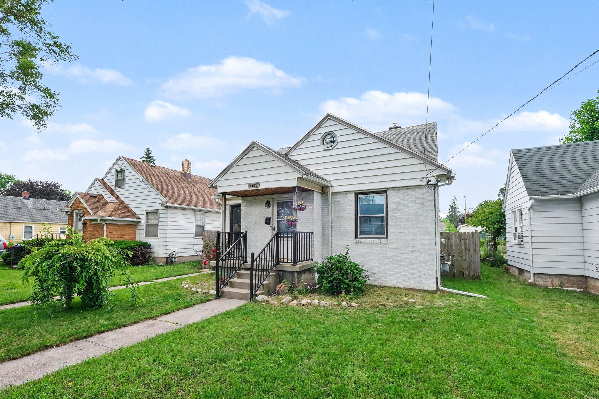 227 Leyden Avenue SW Grand Rapids MI 49504