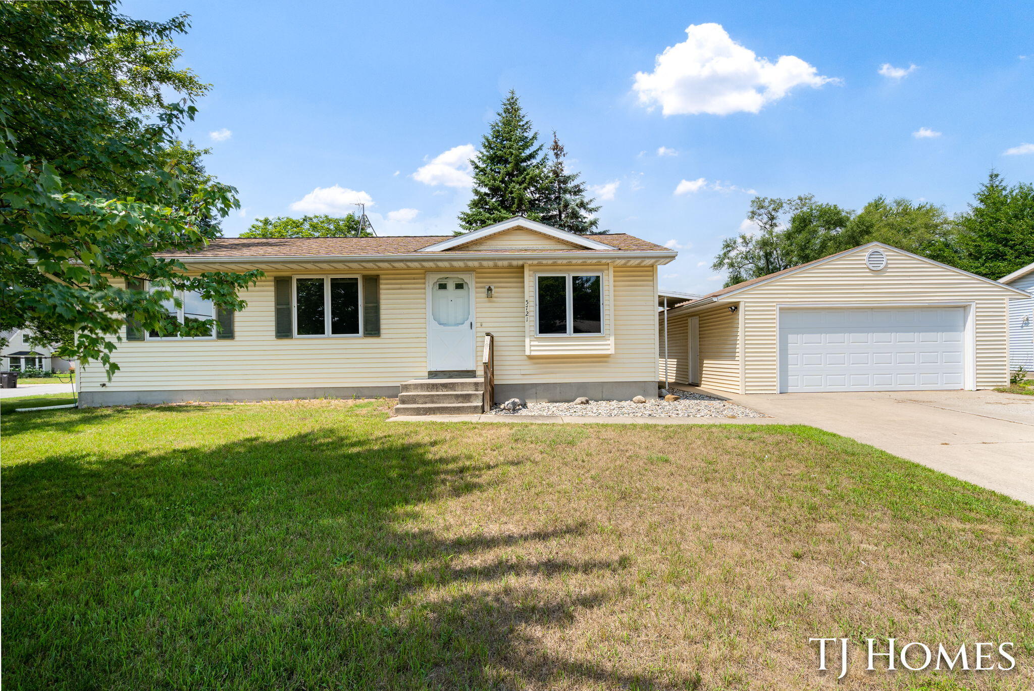 5721 Jefferson Avenue SE Grand Rapids MI 49548