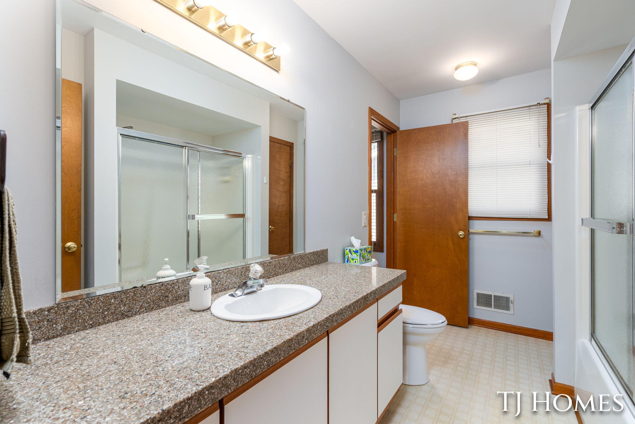 5721 Jefferson Avenue SE Grand Rapids MI 49548