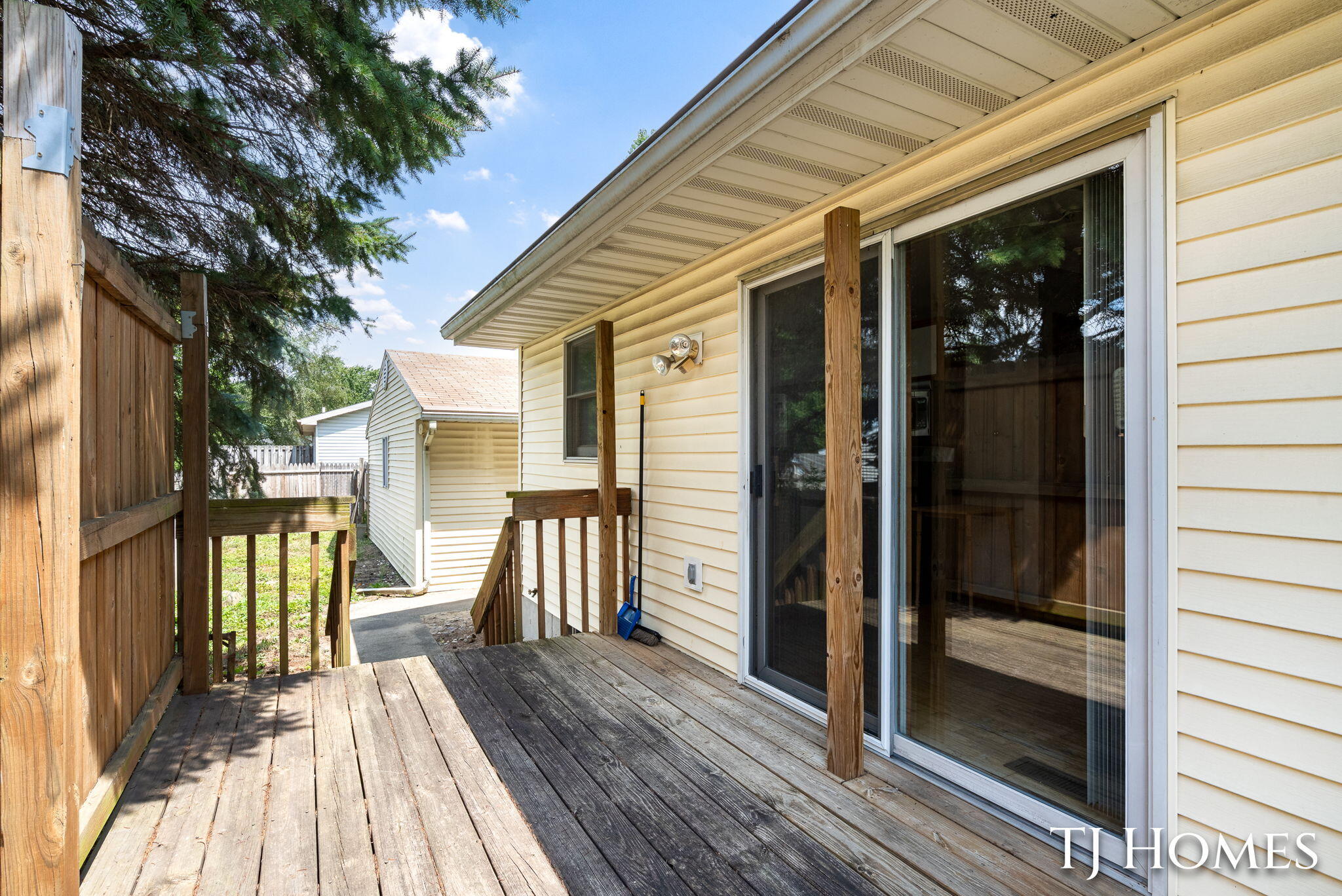 5721 Jefferson Avenue SE Grand Rapids MI 49548