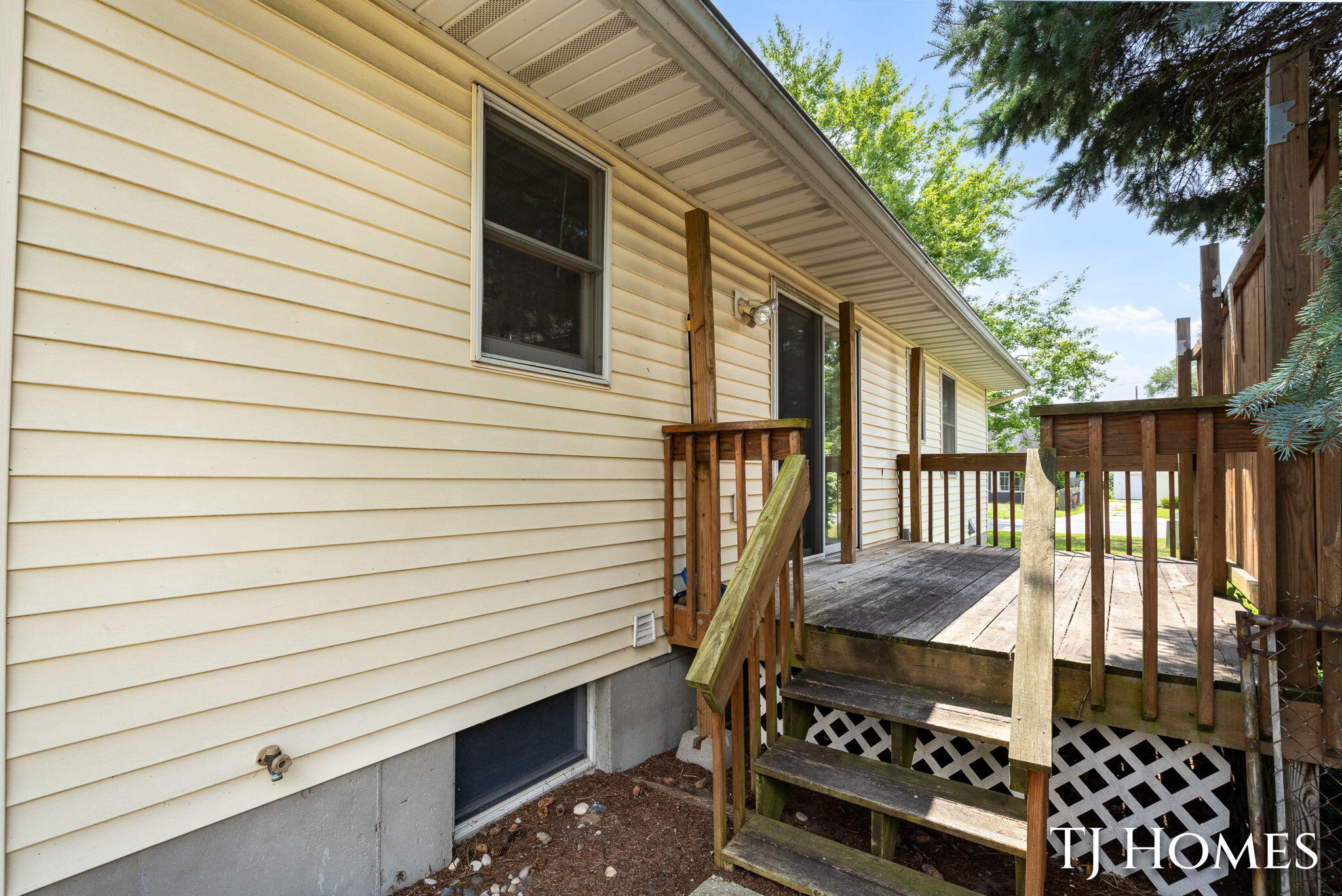 5721 Jefferson Avenue SE Grand Rapids MI 49548