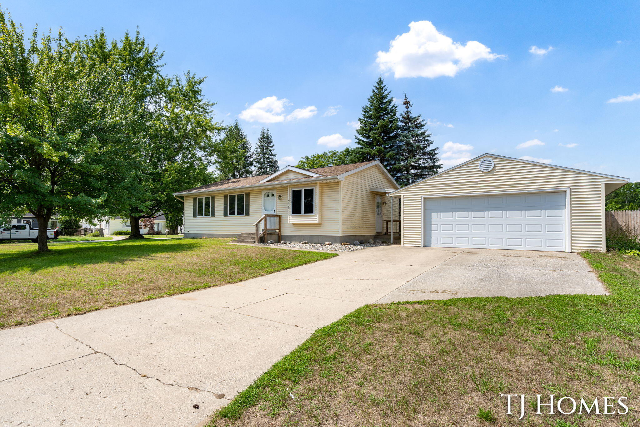 5721 Jefferson Avenue SE Grand Rapids MI 49548