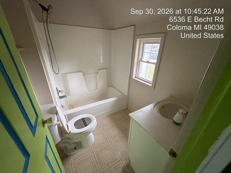 6536 E Becht Road Coloma MI 49038