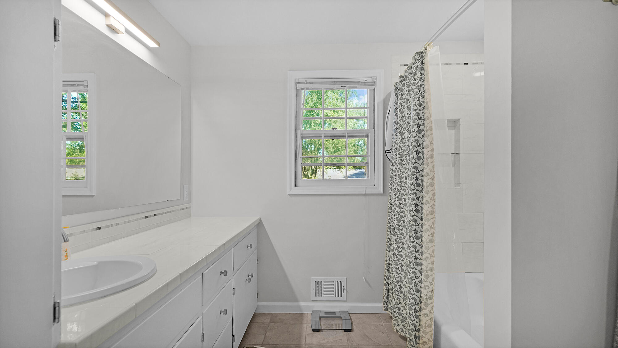 1731 Clearbrook Street SE Grand Rapids MI 49508