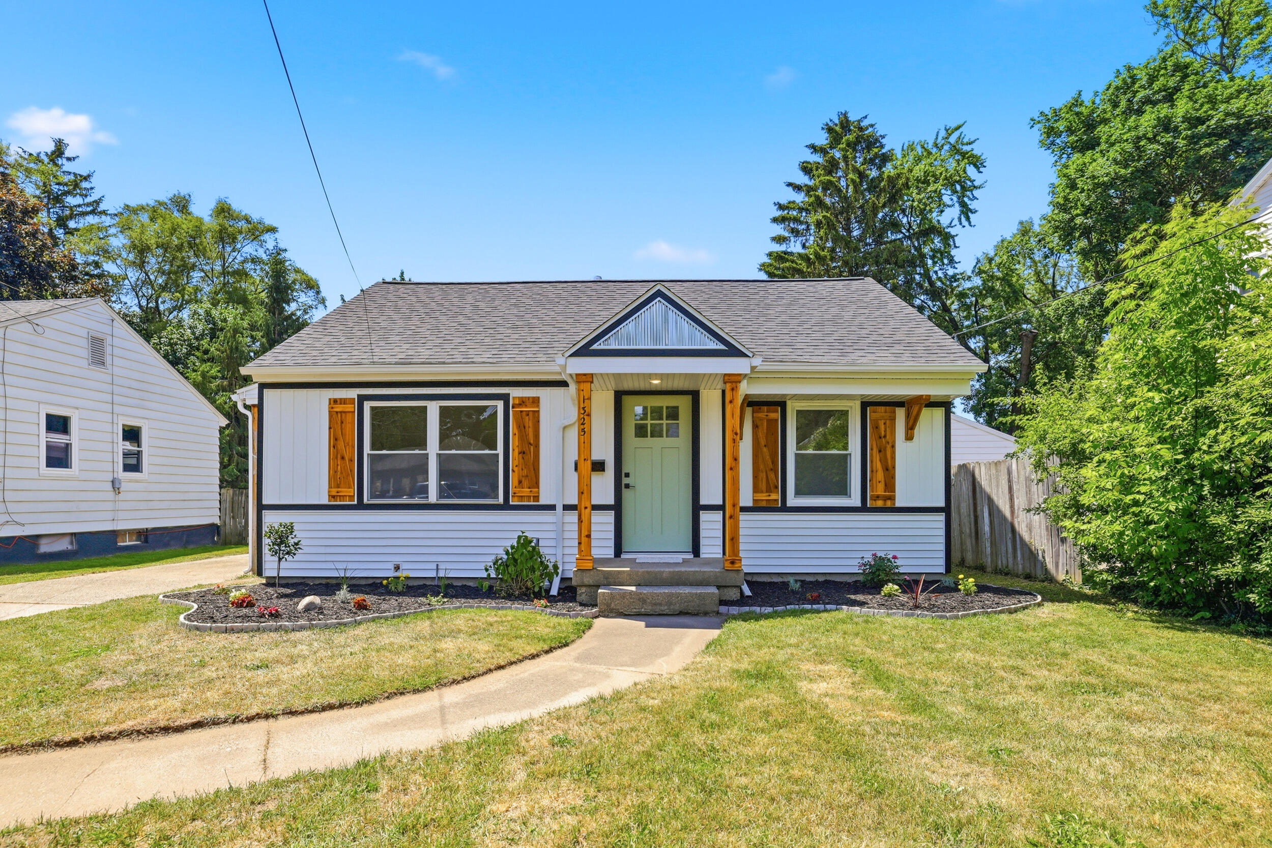 1325 Edith Avenue NE Grand Rapids MI 49505