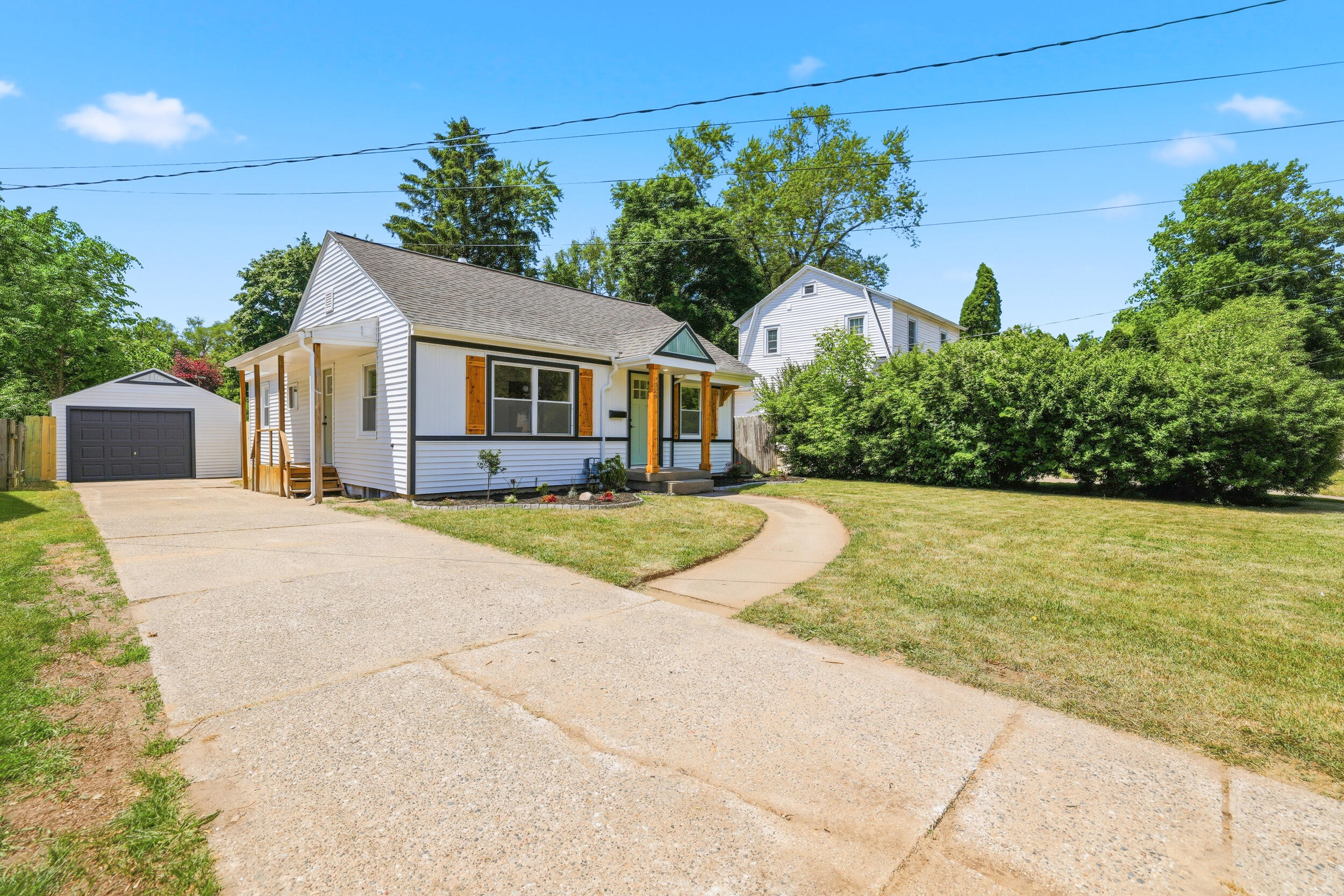 1325 Edith Avenue NE Grand Rapids MI 49505