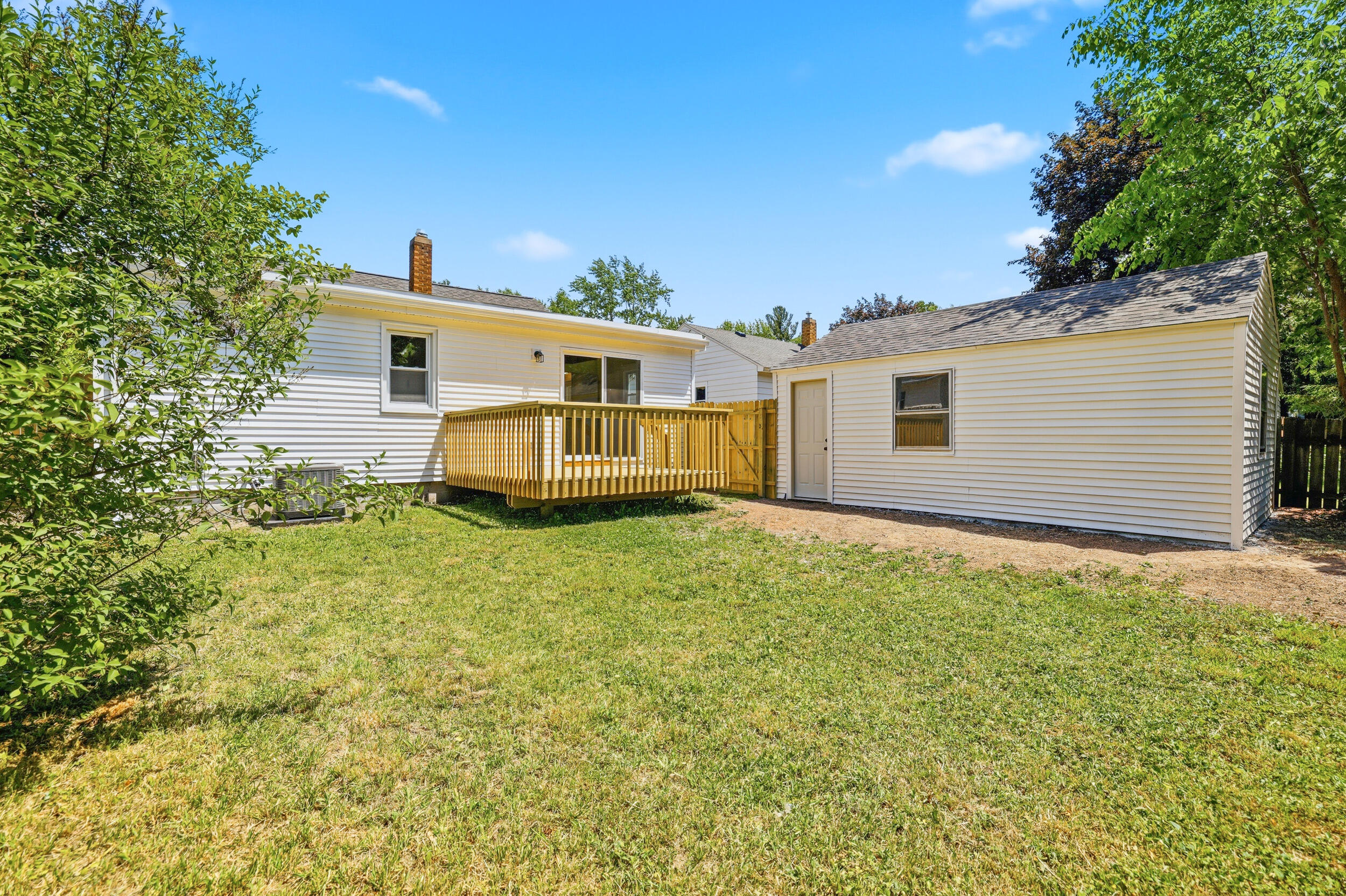1325 Edith Avenue NE Grand Rapids MI 49505