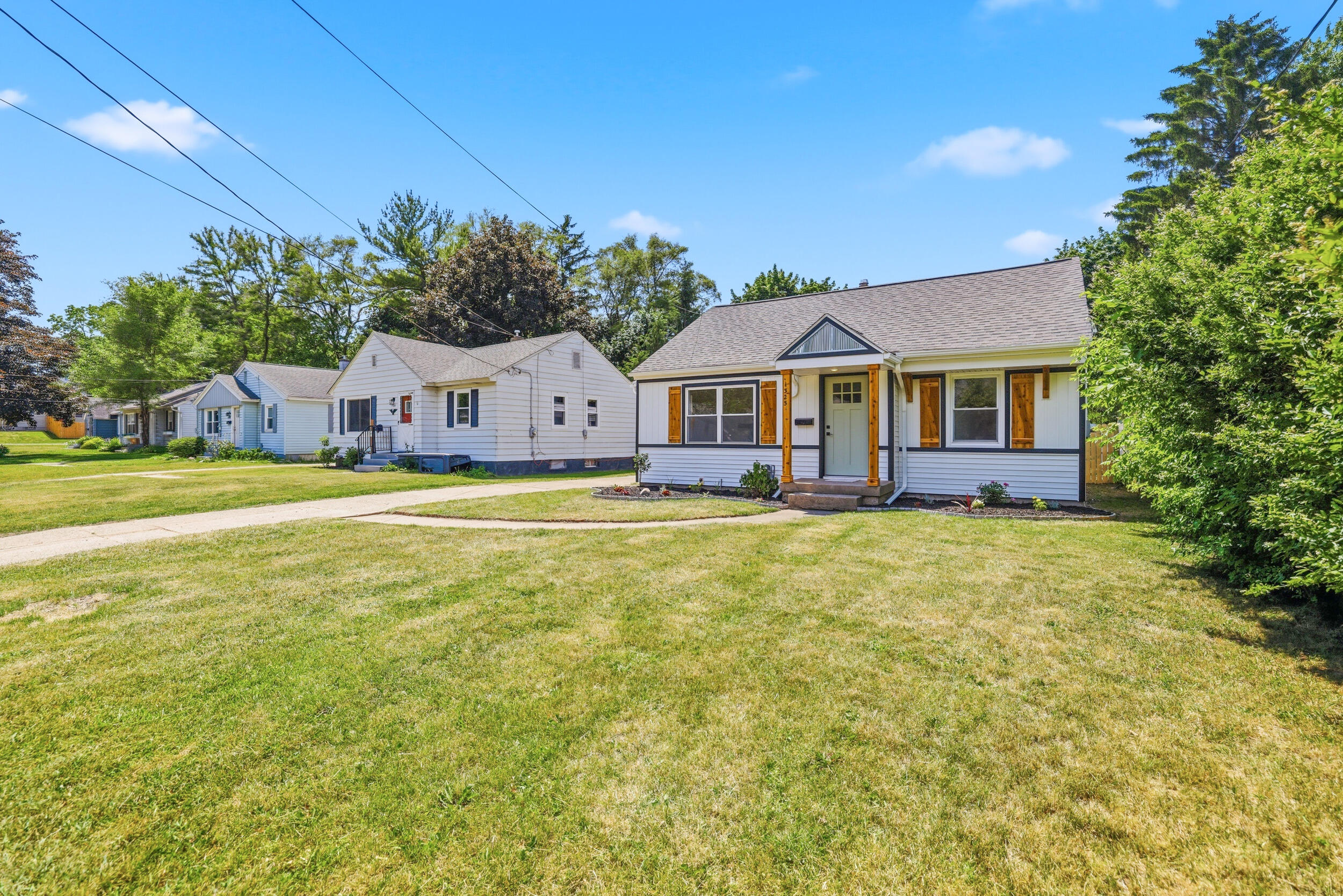 1325 Edith Avenue NE Grand Rapids MI 49505