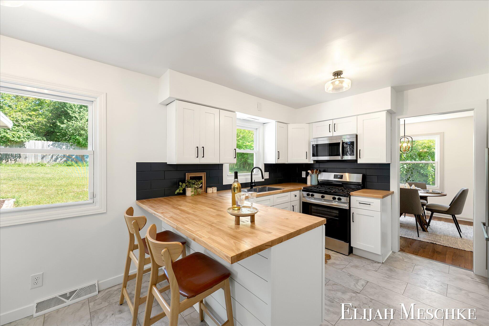 1738 Auburn Avenue NE Grand Rapids MI 49505