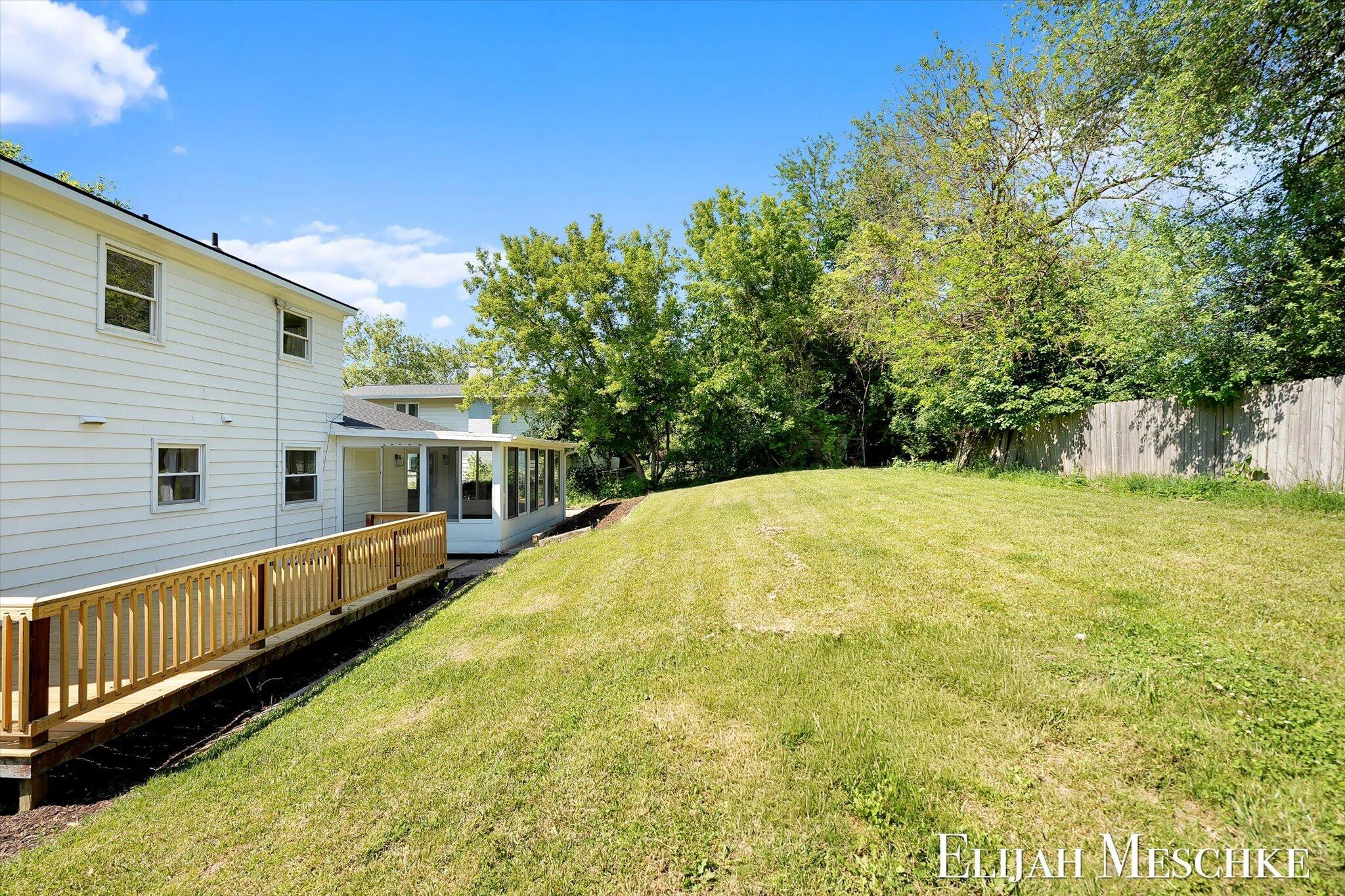 1738 Auburn Avenue NE Grand Rapids MI 49505