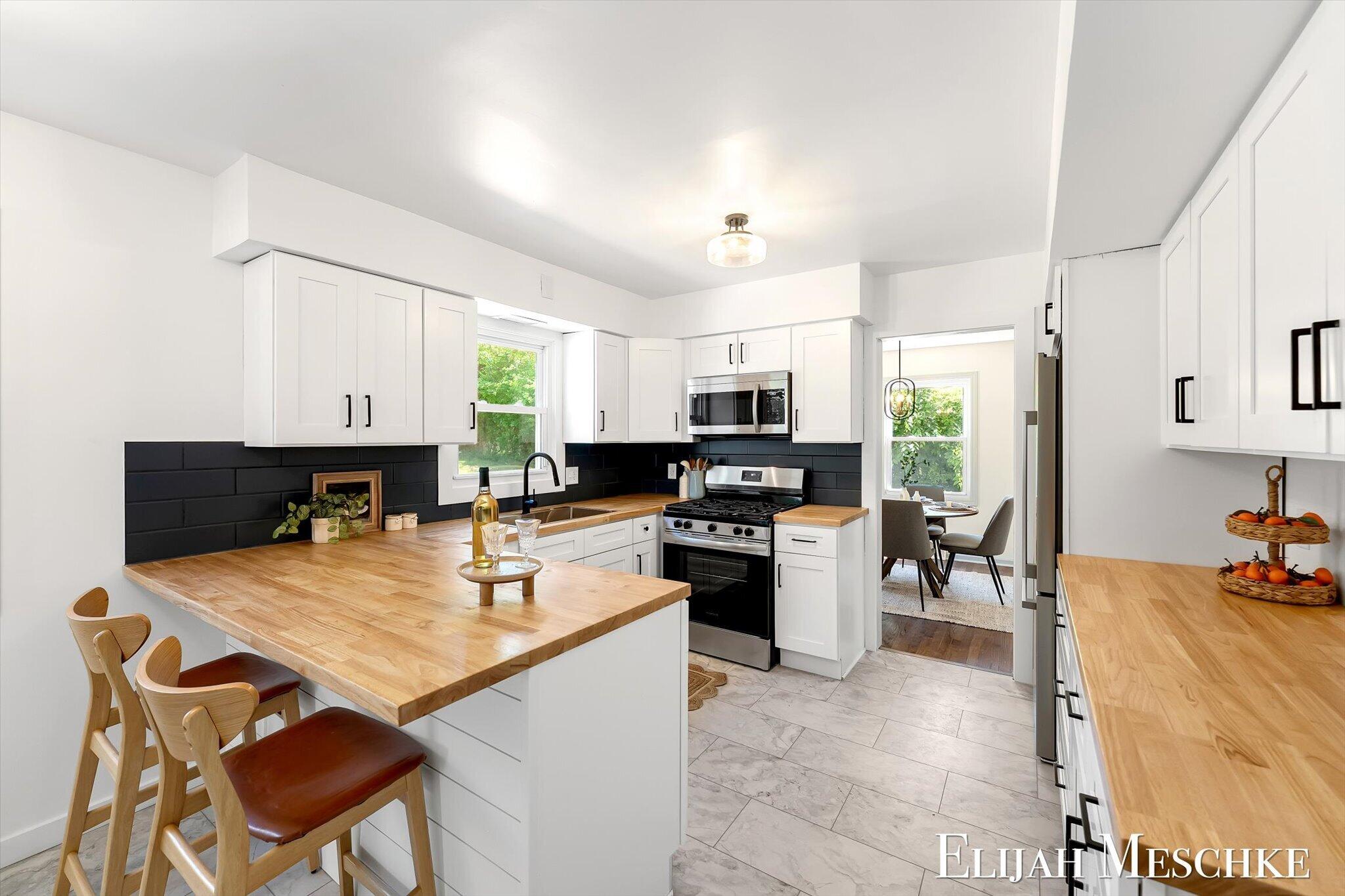 1738 Auburn Avenue NE Grand Rapids MI 49505