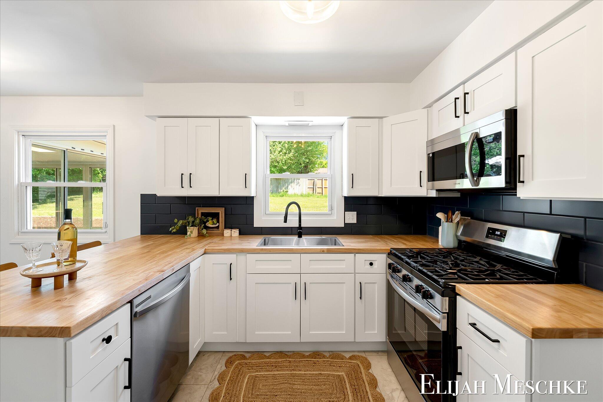 1738 Auburn Avenue NE Grand Rapids MI 49505