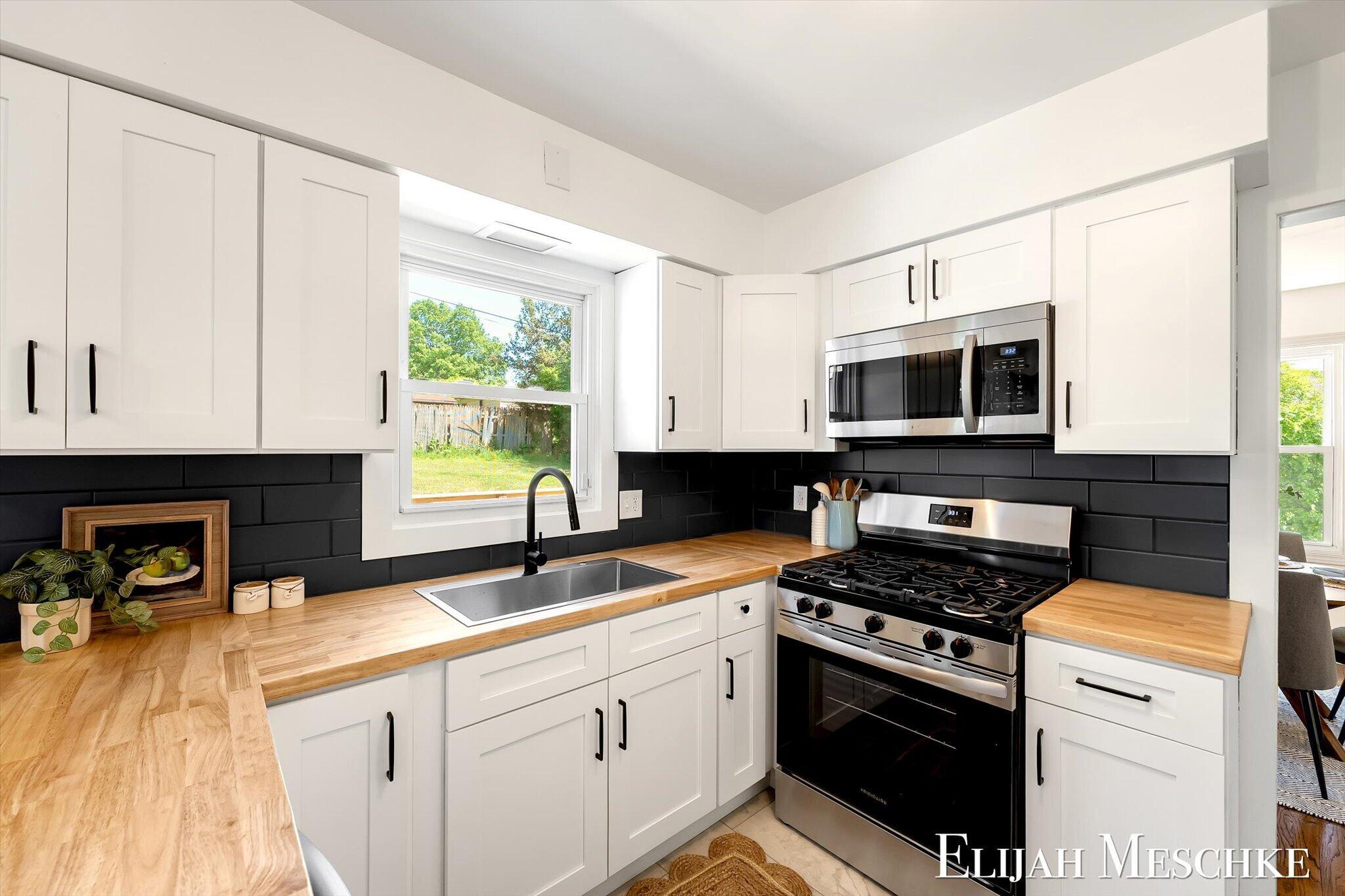 1738 Auburn Avenue NE Grand Rapids MI 49505