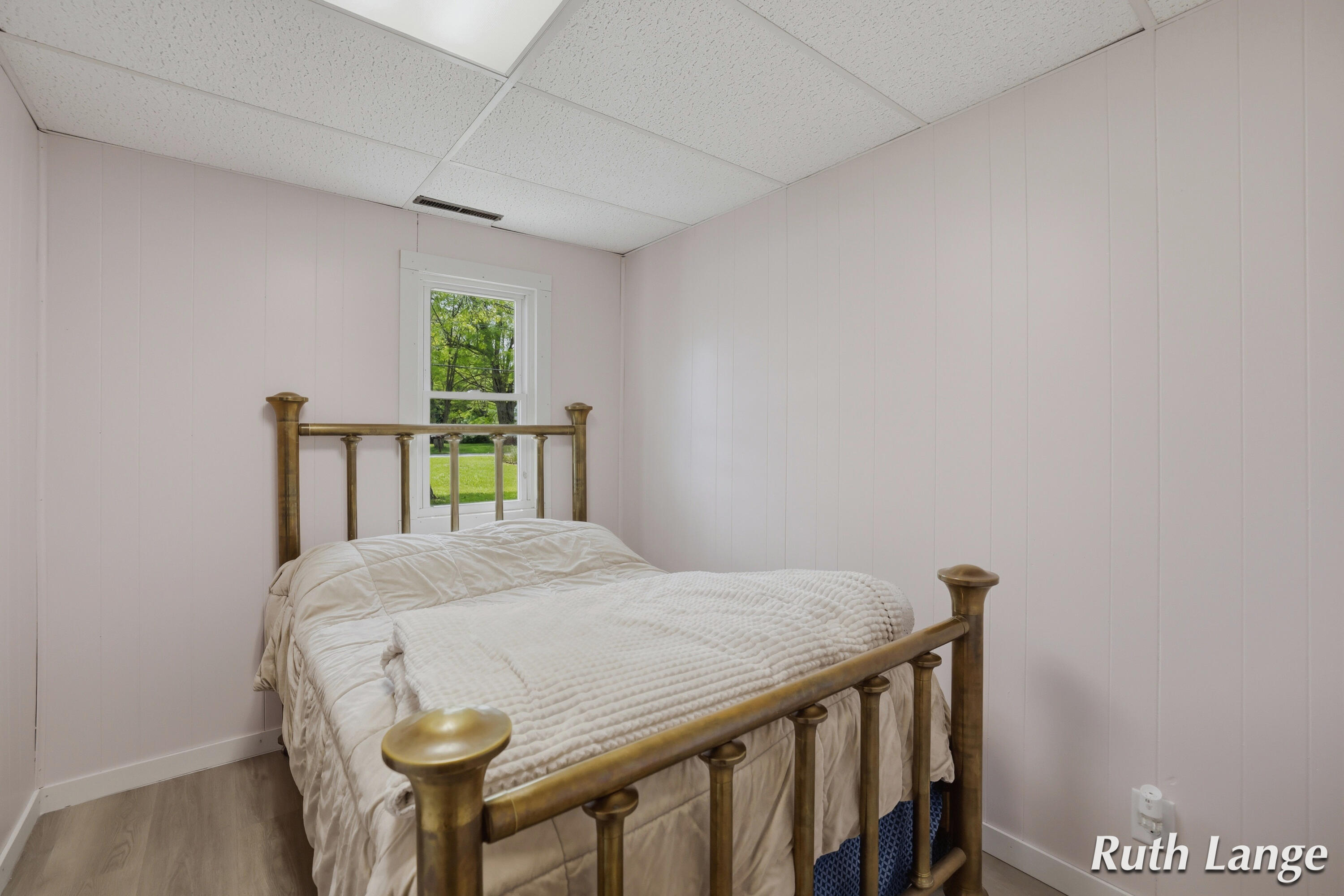 1640 Mclaughlin Avenue Muskegon MI 49442