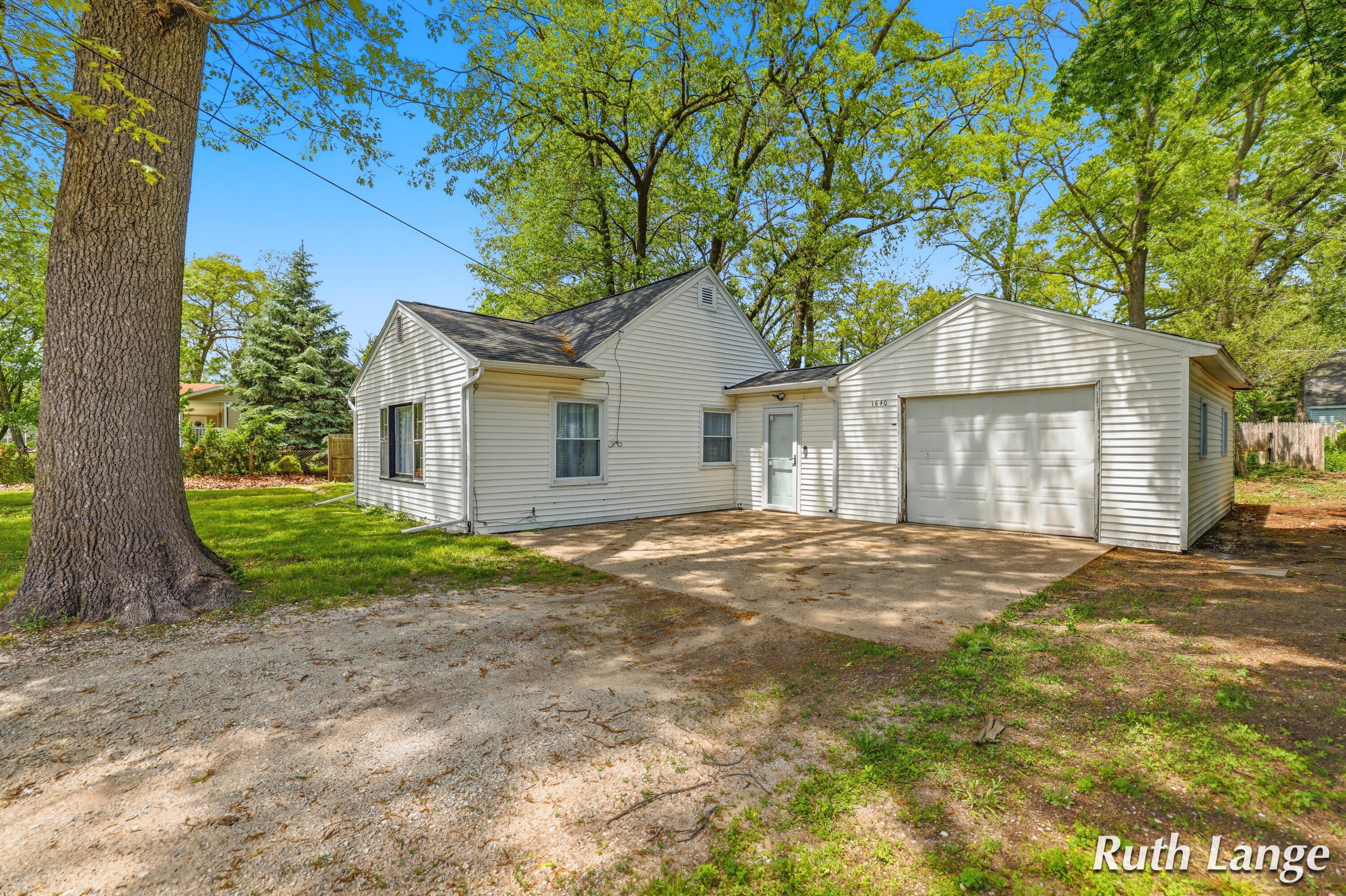 1640 Mclaughlin Avenue Muskegon MI 49442